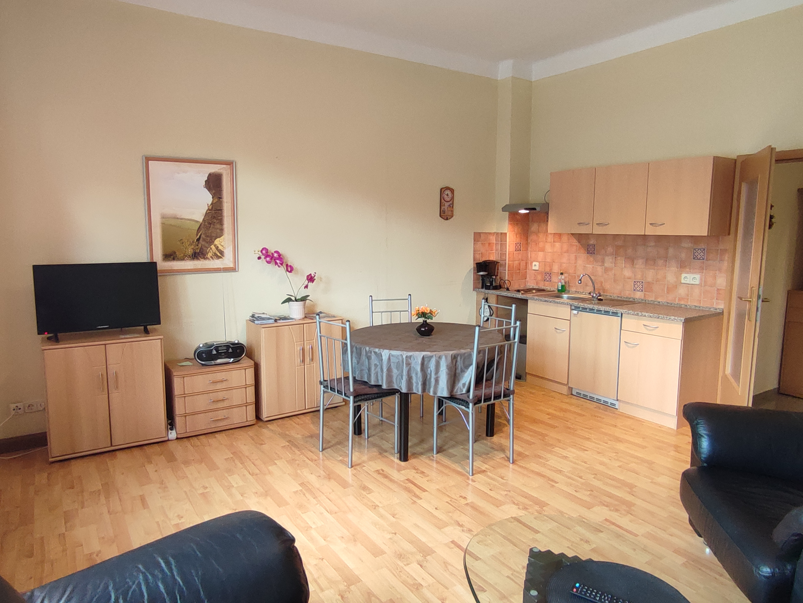 System.Collections.Generic.List`1[BluePillow.Application.SearchEngine.Dto.PhotoDto]?.ElementAt(1)?.Caption