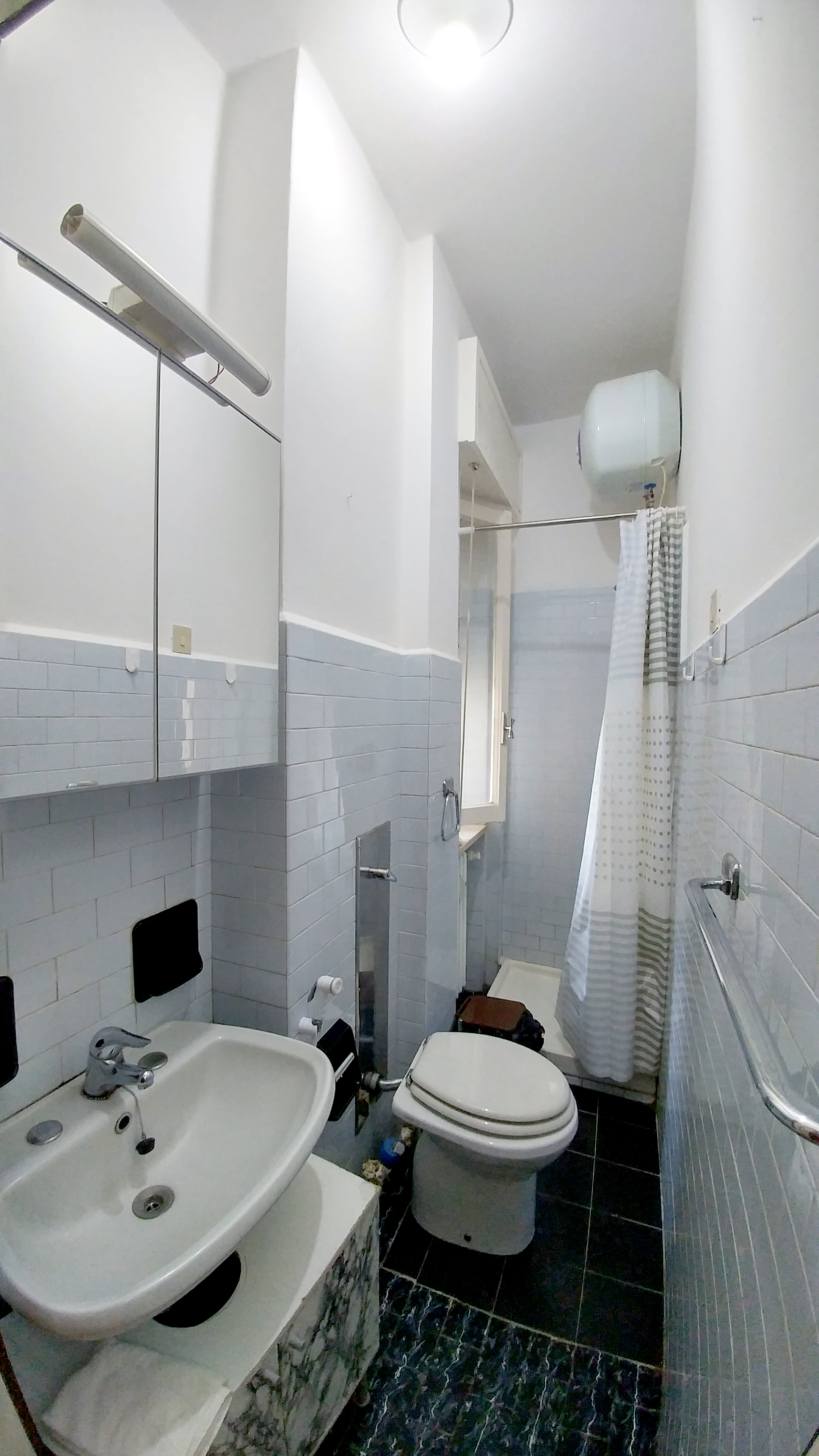 System.Collections.Generic.List`1[BluePillow.Application.SearchEngine.Dto.PhotoDto]?.ElementAt(2)?.Caption