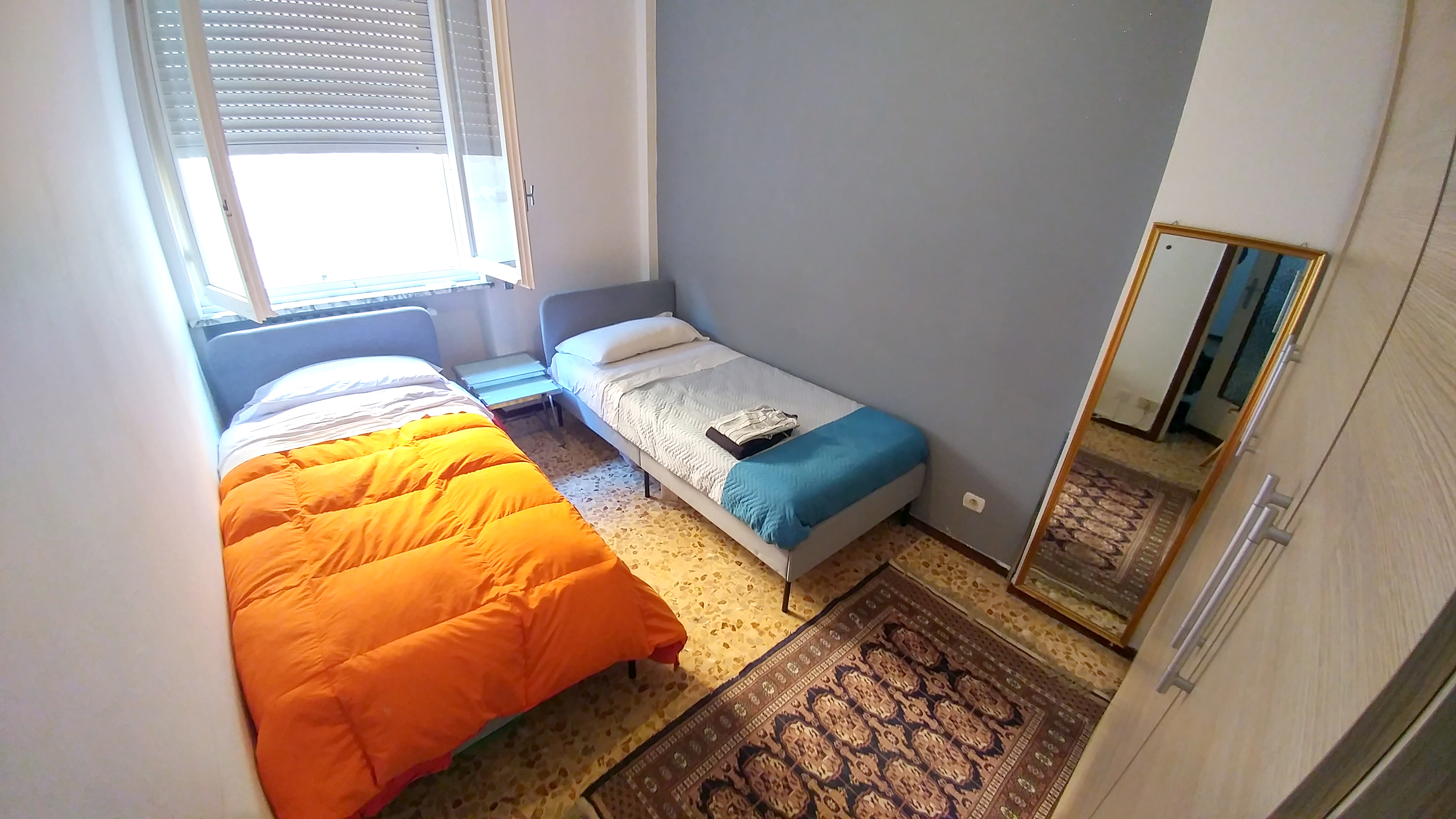 System.Collections.Generic.List`1[BluePillow.Application.SearchEngine.Dto.PhotoDto]?.ElementAt(0)?.Caption