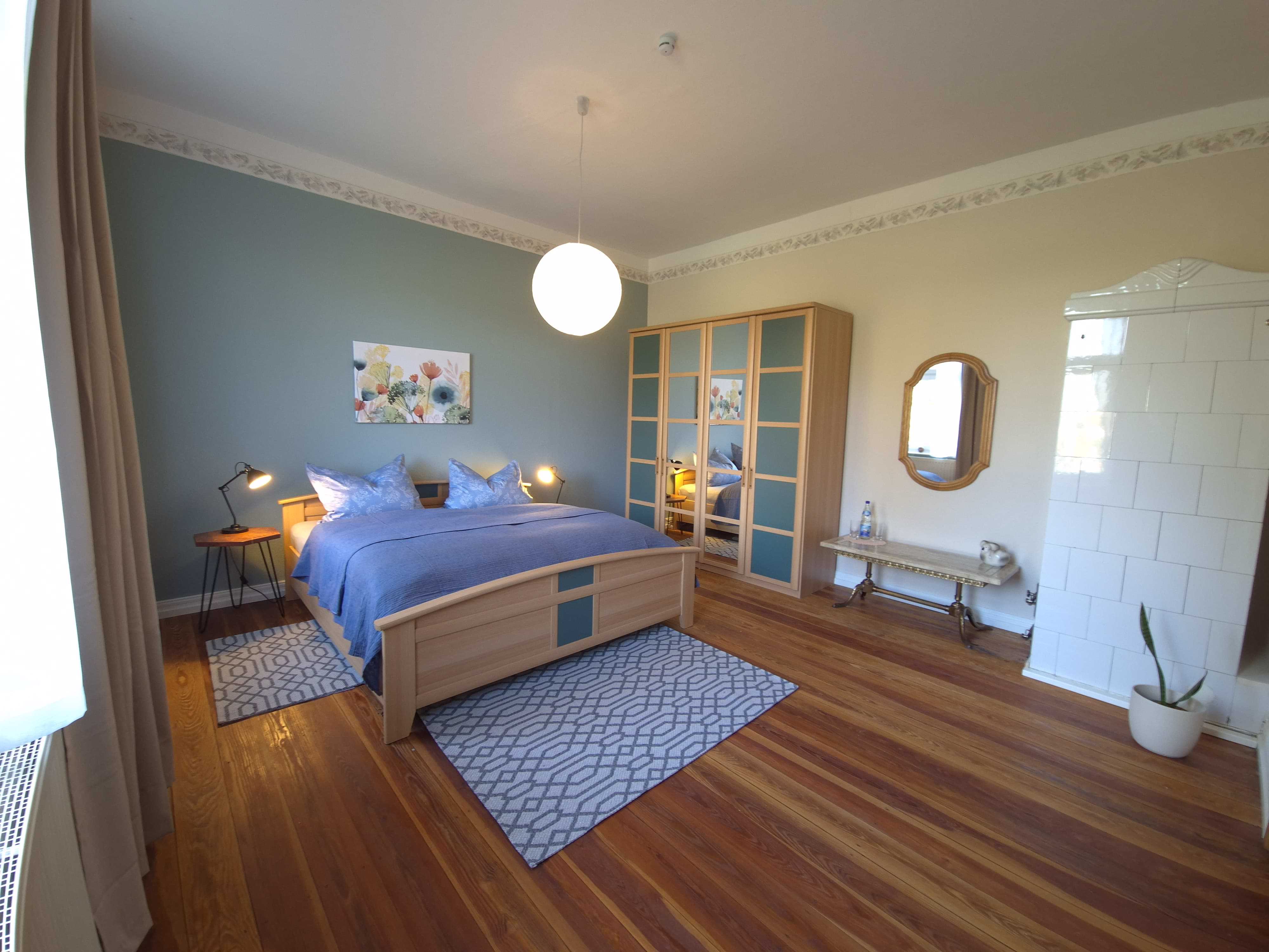 System.Collections.Generic.List`1[BluePillow.Application.SearchEngine.Dto.PhotoDto]?.ElementAt(0)?.Caption