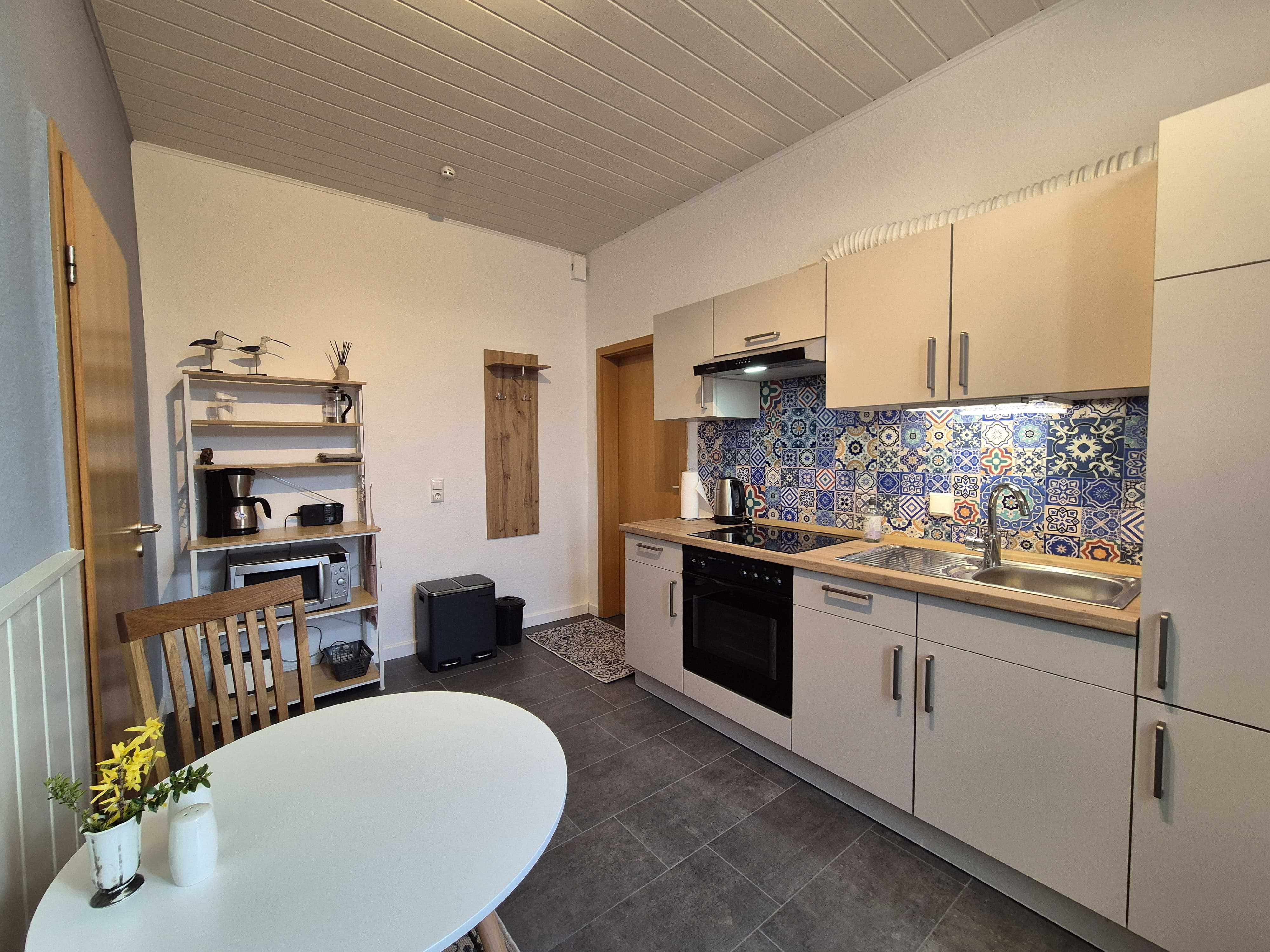 System.Collections.Generic.List`1[BluePillow.Application.SearchEngine.Dto.PhotoDto]?.ElementAt(2)?.Caption