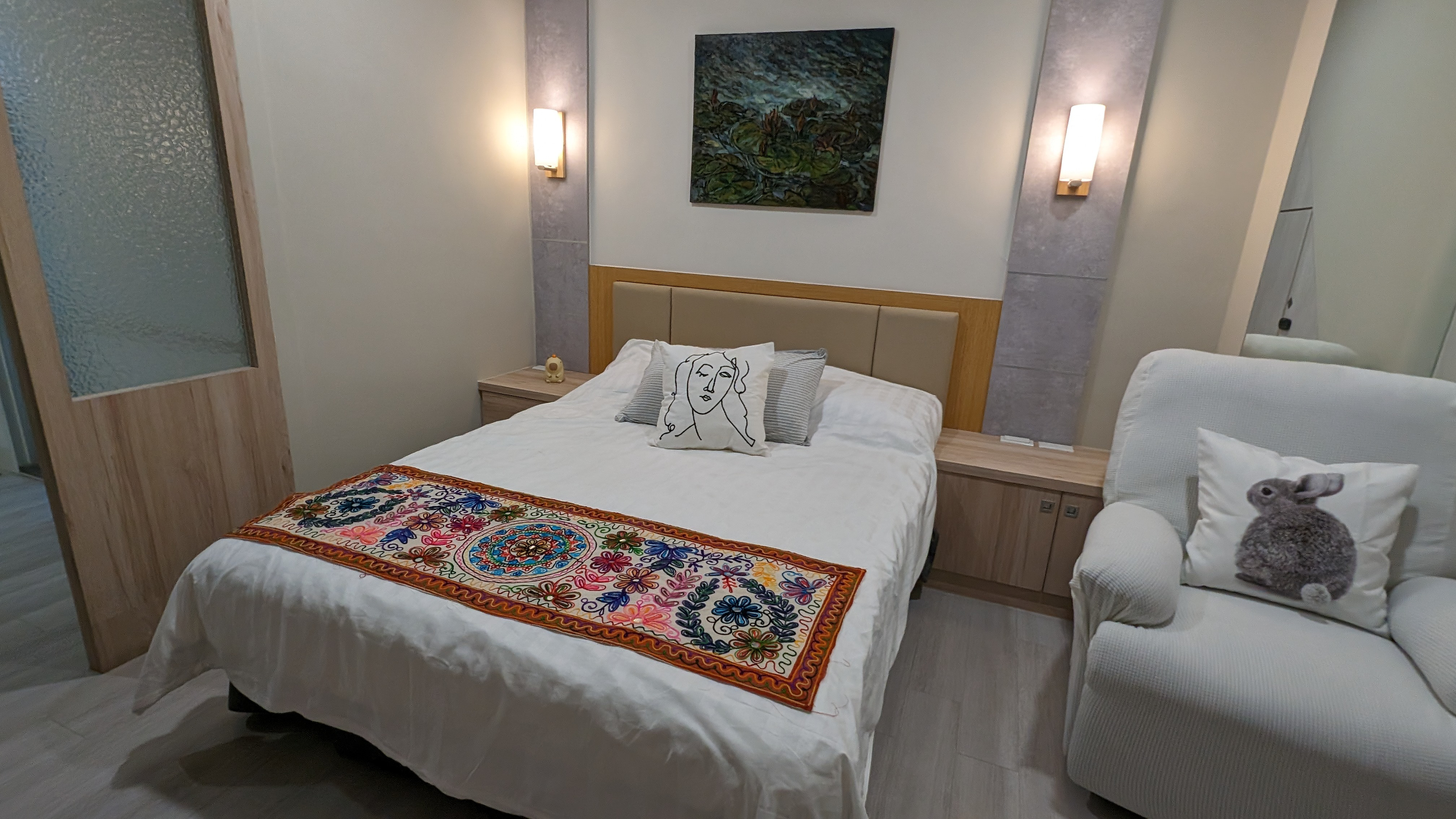 System.Collections.Generic.List`1[BluePillow.Application.SearchEngine.Dto.PhotoDto]?.ElementAt(2)?.Caption