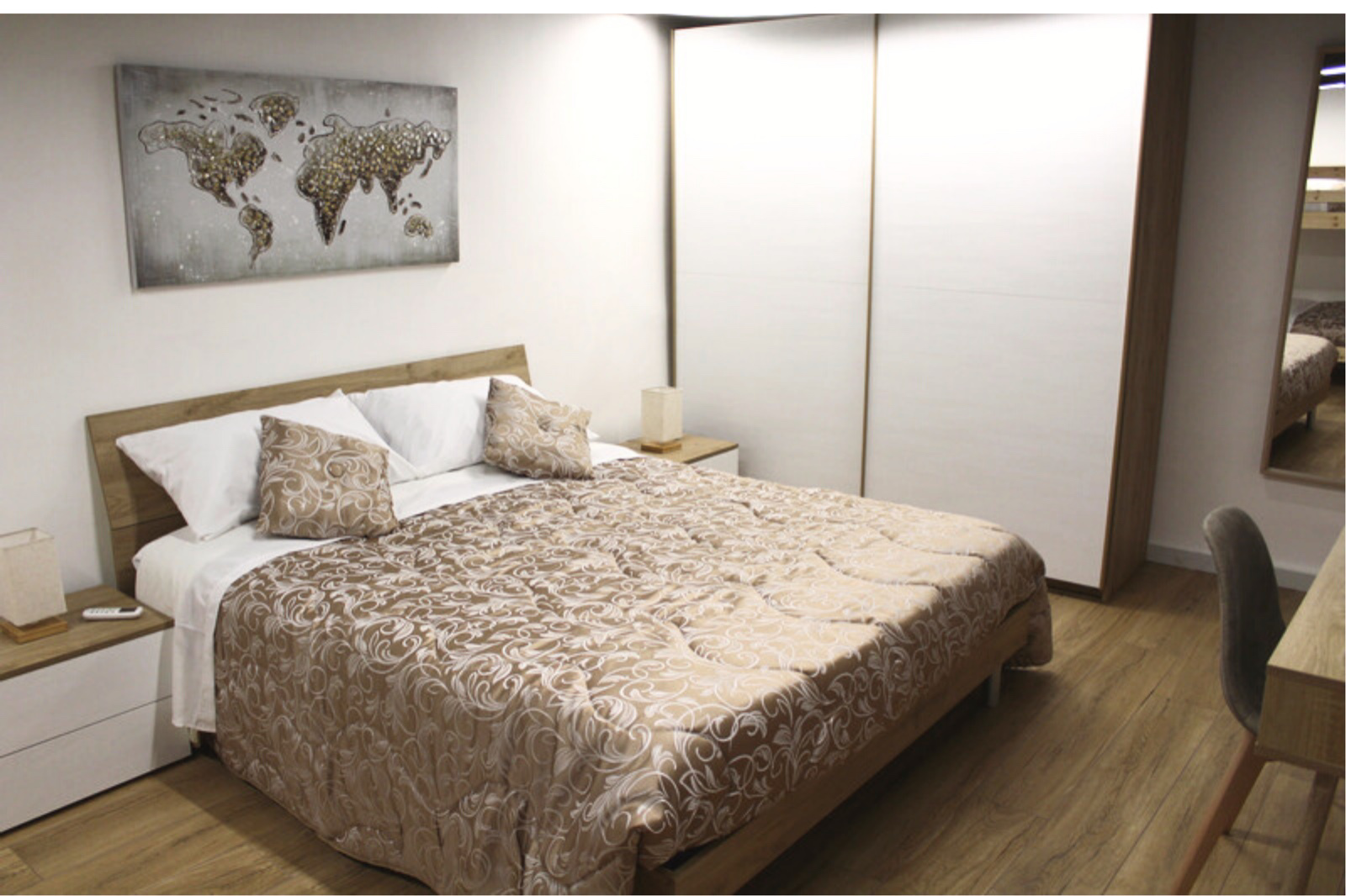 System.Collections.Generic.List`1[BluePillow.Application.SearchEngine.Dto.PhotoDto]?.ElementAt(3)?.Caption