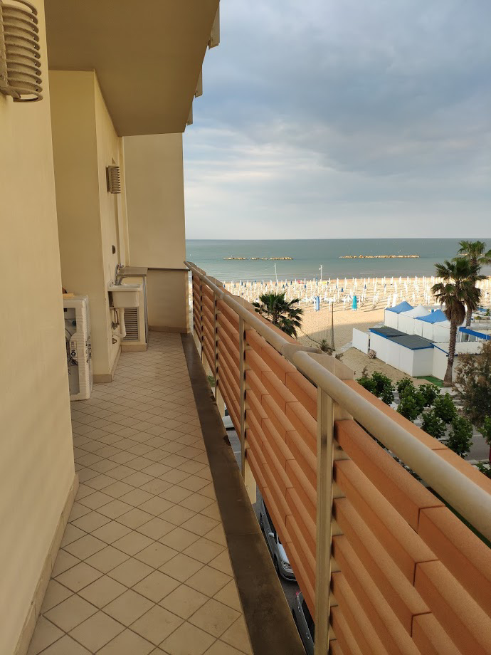 System.Collections.Generic.List`1[BluePillow.Application.SearchEngine.Dto.PhotoDto]?.ElementAt(1)?.Caption