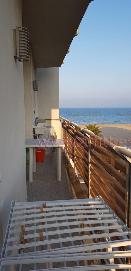 System.Collections.Generic.List`1[BluePillow.Application.SearchEngine.Dto.PhotoDto]?.ElementAt(2)?.Caption