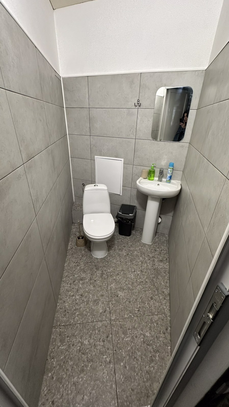 System.Collections.Generic.List`1[BluePillow.Application.SearchEngine.Dto.PhotoDto]?.ElementAt(3)?.Caption