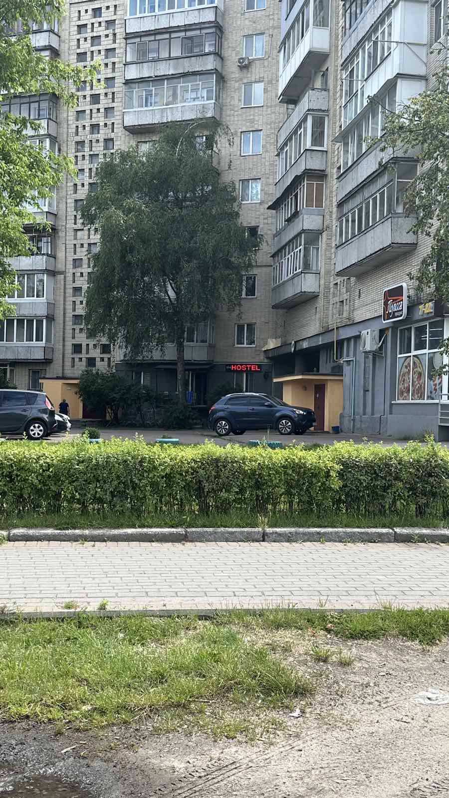 System.Collections.Generic.List`1[BluePillow.Application.SearchEngine.Dto.PhotoDto]?.ElementAt(1)?.Caption