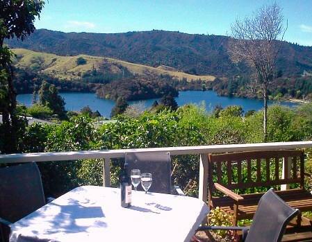 System.Collections.Generic.List`1[BluePillow.Application.SearchEngine.Dto.PhotoDto]?.ElementAt(2)?.Caption