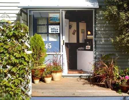 System.Collections.Generic.List`1[BluePillow.Application.SearchEngine.Dto.PhotoDto]?.ElementAt(1)?.Caption