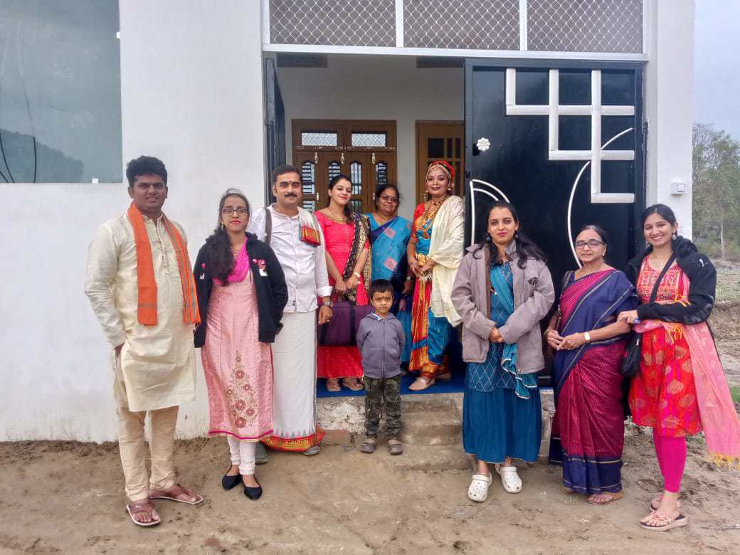 System.Collections.Generic.List`1[BluePillow.Application.SearchEngine.Dto.PhotoDto]?.ElementAt(2)?.Caption