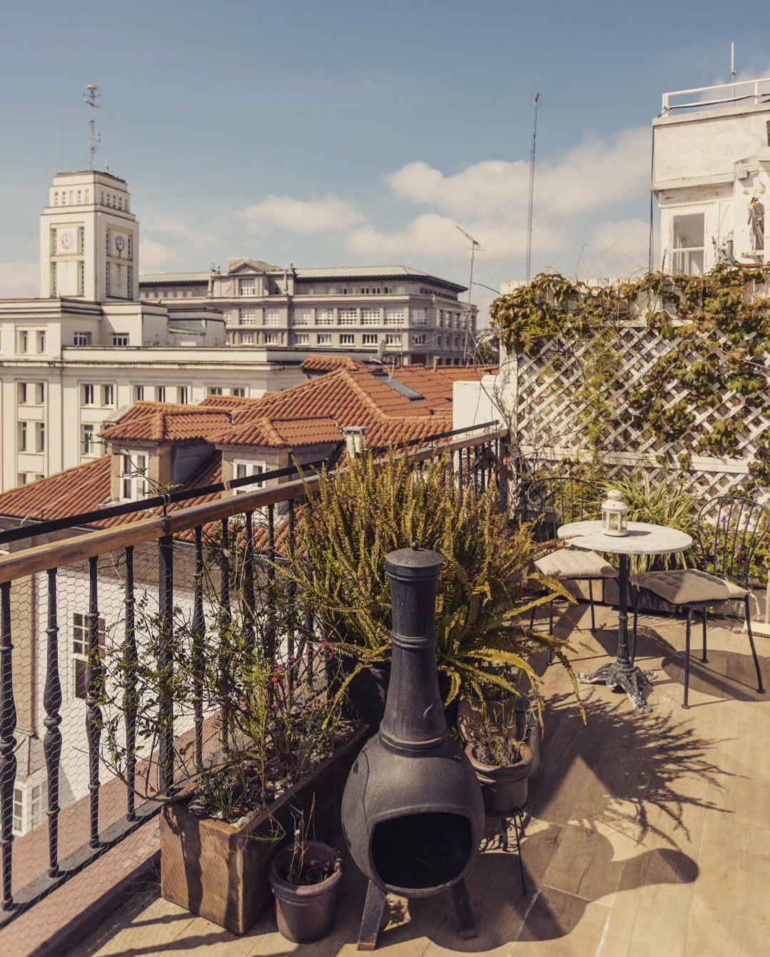 System.Collections.Generic.List`1[BluePillow.Application.SearchEngine.Dto.PhotoDto]?.ElementAt(3)?.Caption