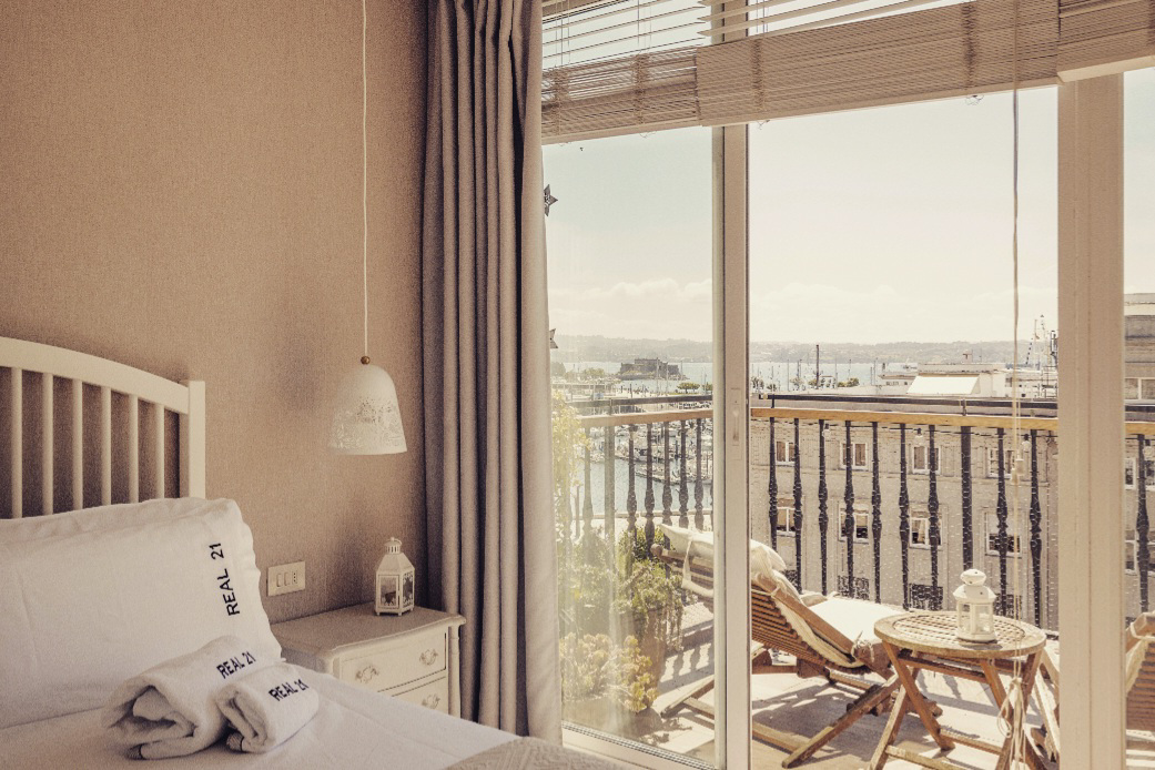 System.Collections.Generic.List`1[BluePillow.Application.SearchEngine.Dto.PhotoDto]?.ElementAt(0)?.Caption