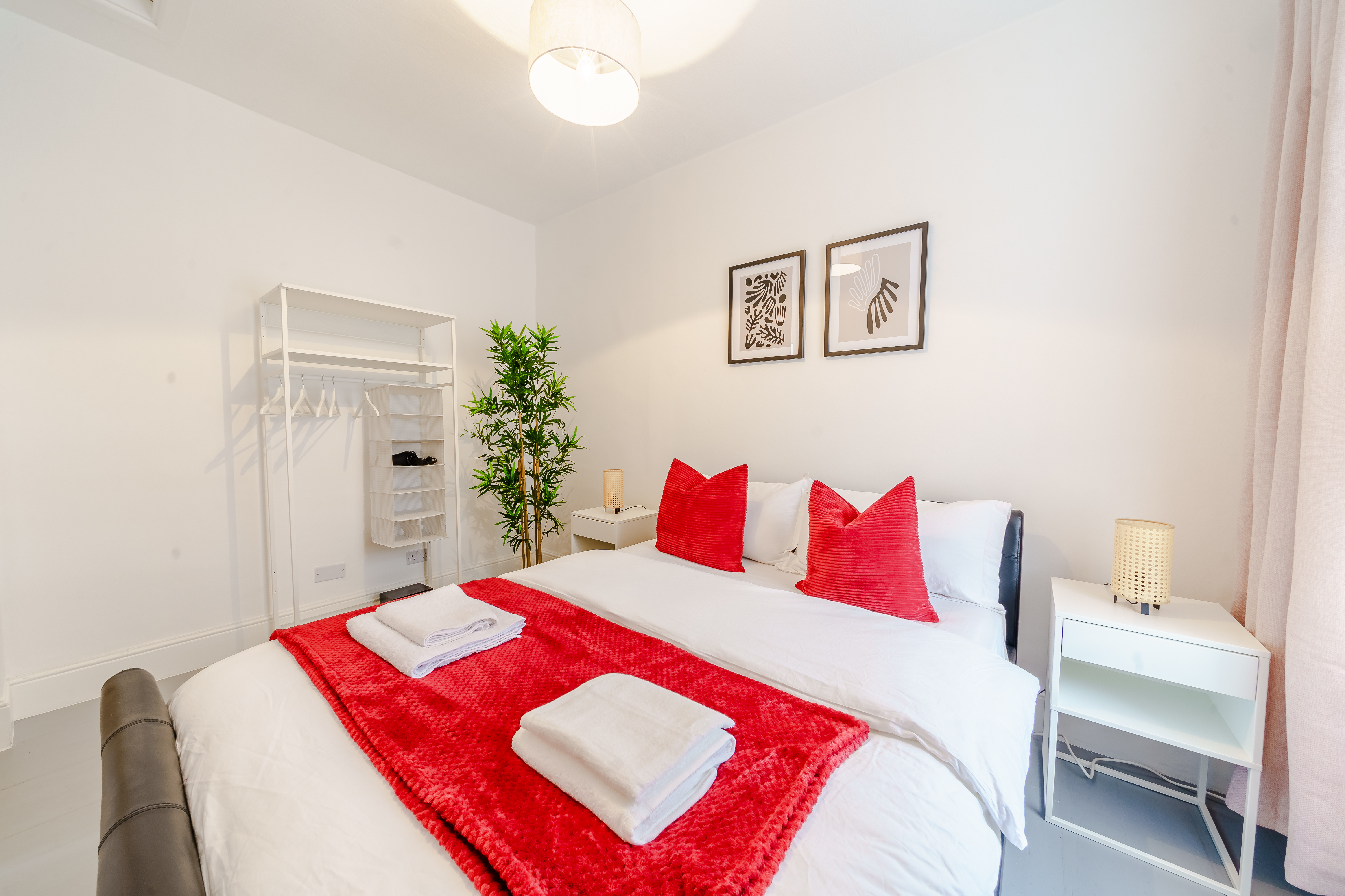 System.Collections.Generic.List`1[BluePillow.Application.SearchEngine.Dto.PhotoDto]?.ElementAt(0)?.Caption