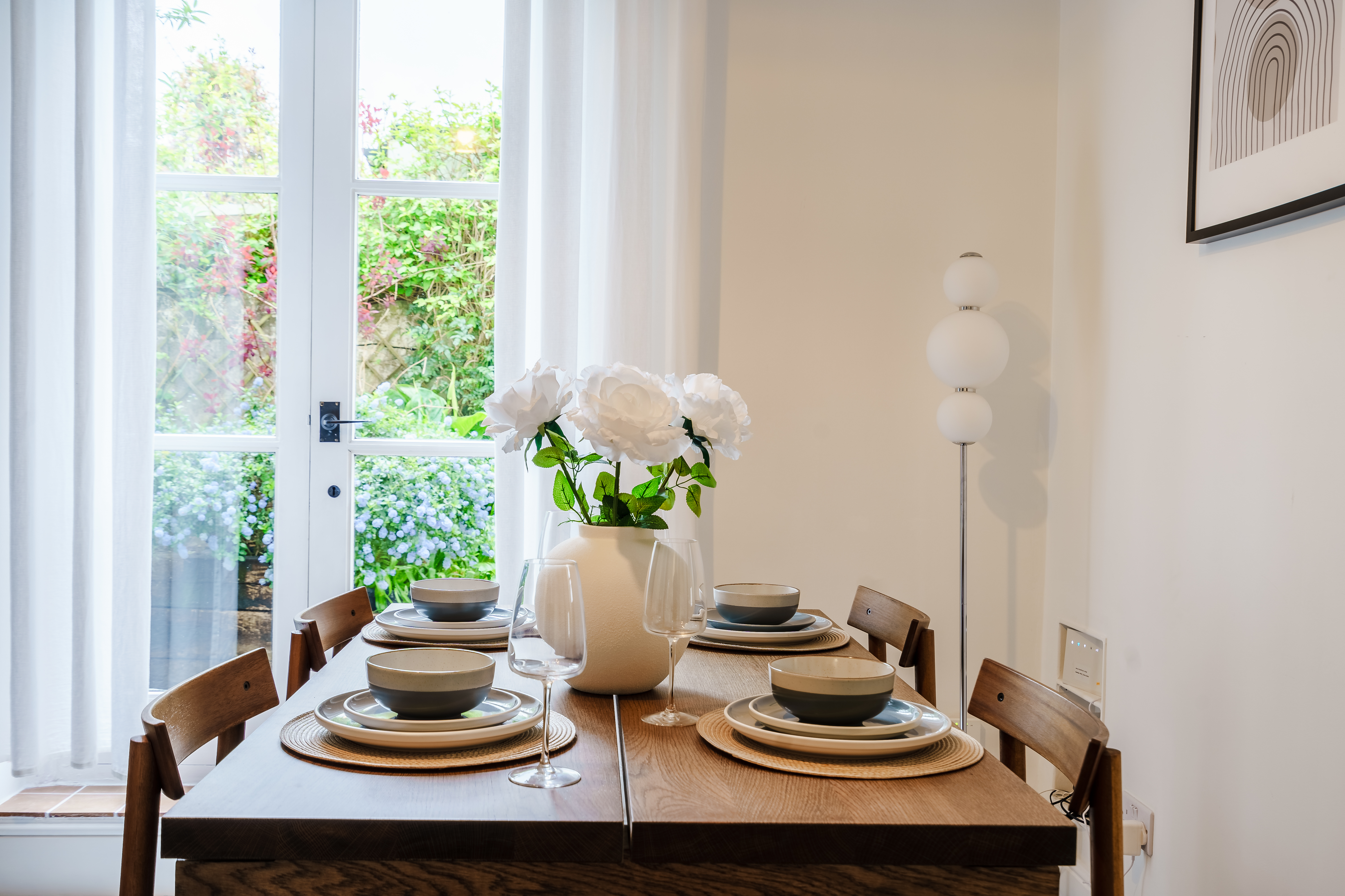 System.Collections.Generic.List`1[BluePillow.Application.SearchEngine.Dto.PhotoDto]?.ElementAt(3)?.Caption