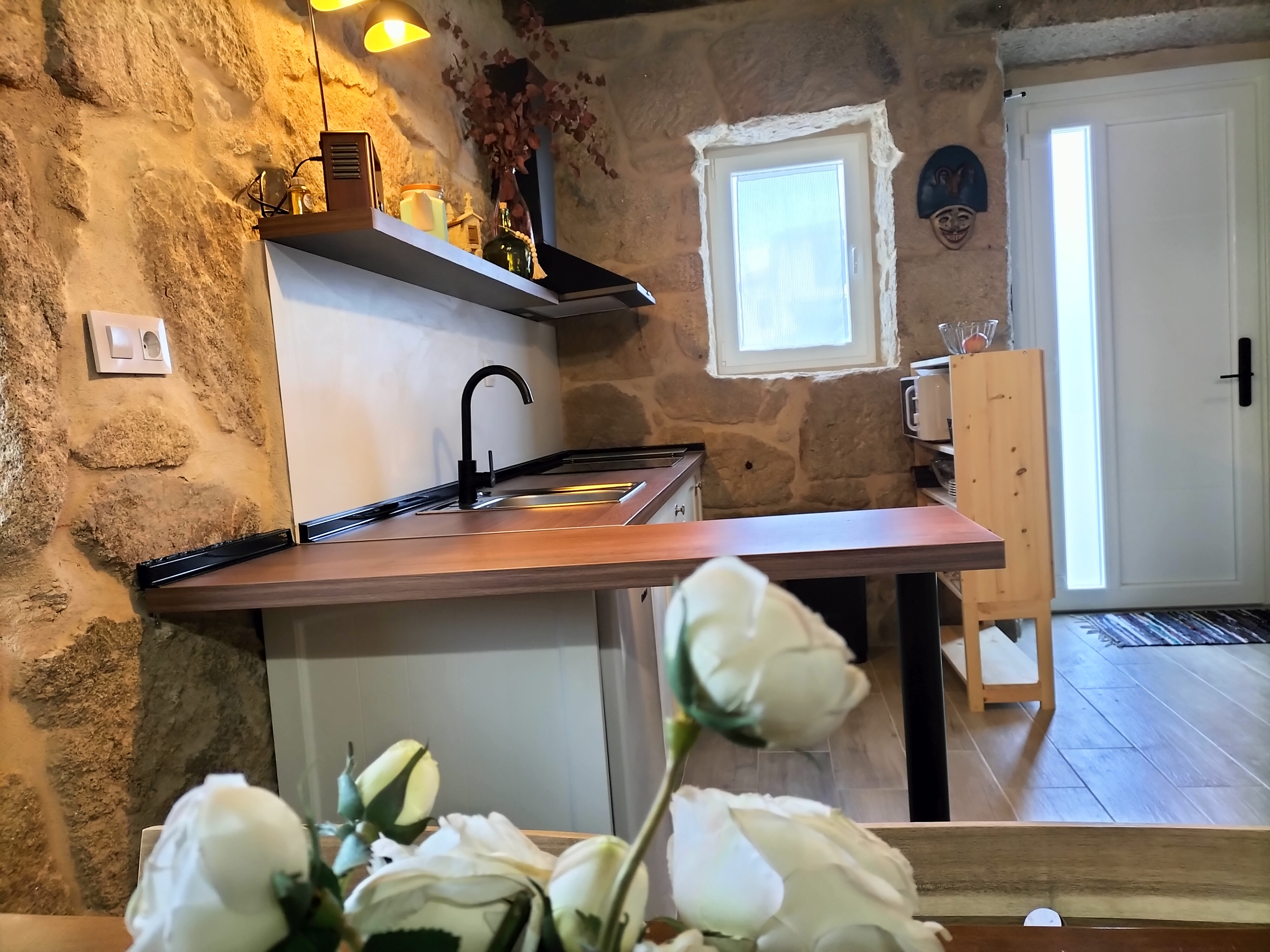 System.Collections.Generic.List`1[BluePillow.Application.SearchEngine.Dto.PhotoDto]?.ElementAt(2)?.Caption