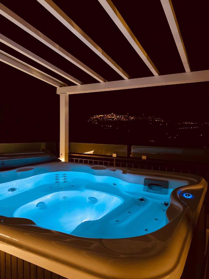 System.Collections.Generic.List`1[BluePillow.Application.SearchEngine.Dto.PhotoDto]?.ElementAt(3)?.Caption