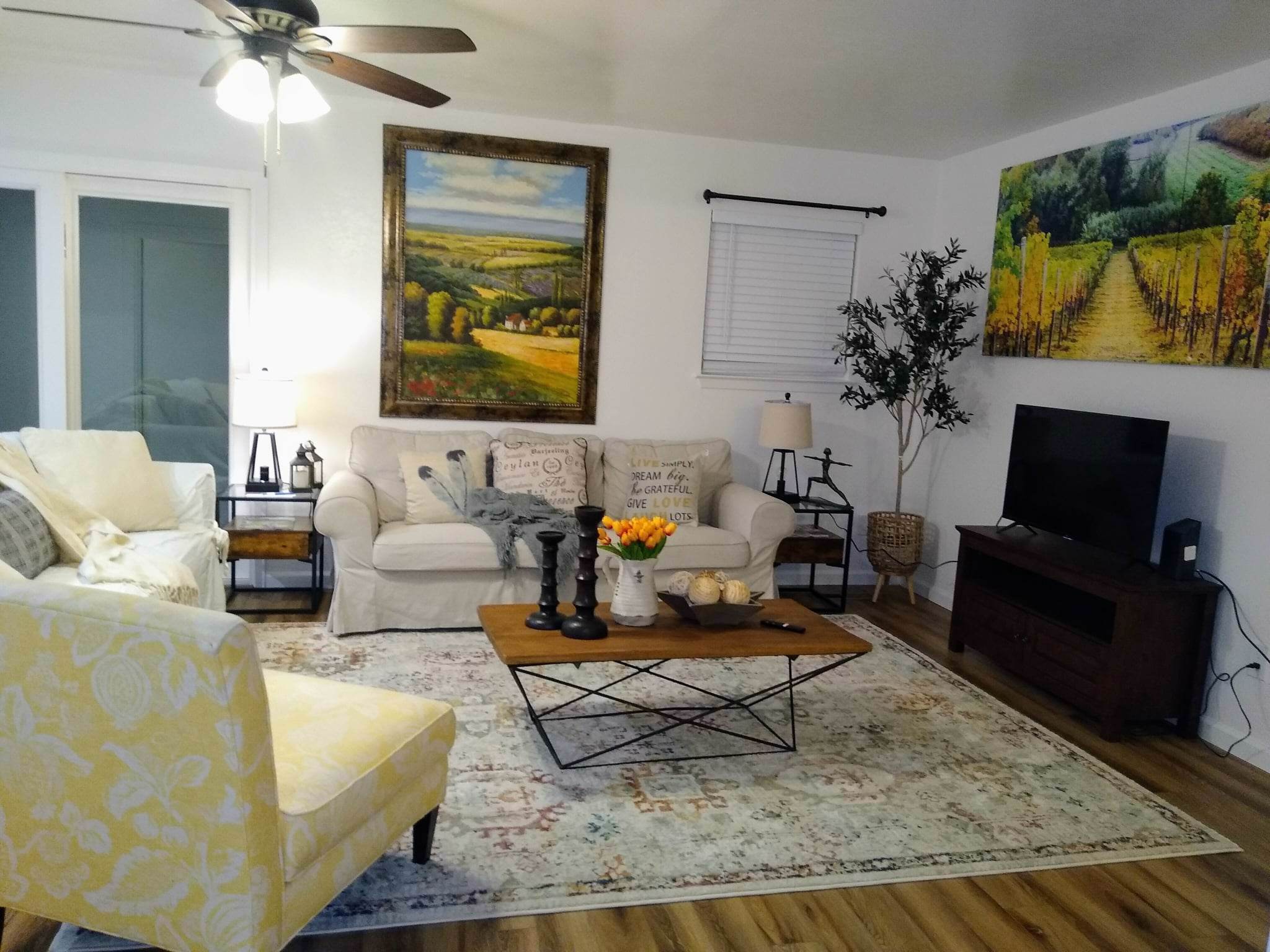 System.Collections.Generic.List`1[BluePillow.Application.SearchEngine.Dto.PhotoDto]?.ElementAt(1)?.Caption