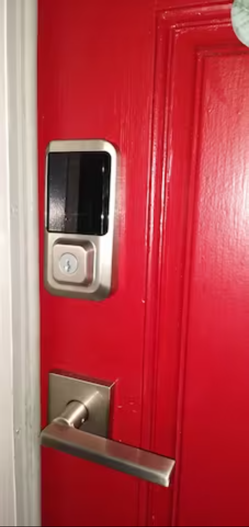 System.Collections.Generic.List`1[BluePillow.Application.SearchEngine.Dto.PhotoDto]?.ElementAt(3)?.Caption