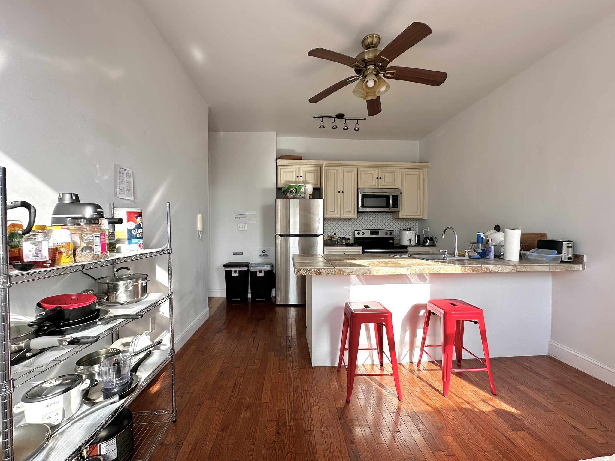 System.Collections.Generic.List`1[BluePillow.Application.SearchEngine.Dto.PhotoDto]?.ElementAt(3)?.Caption