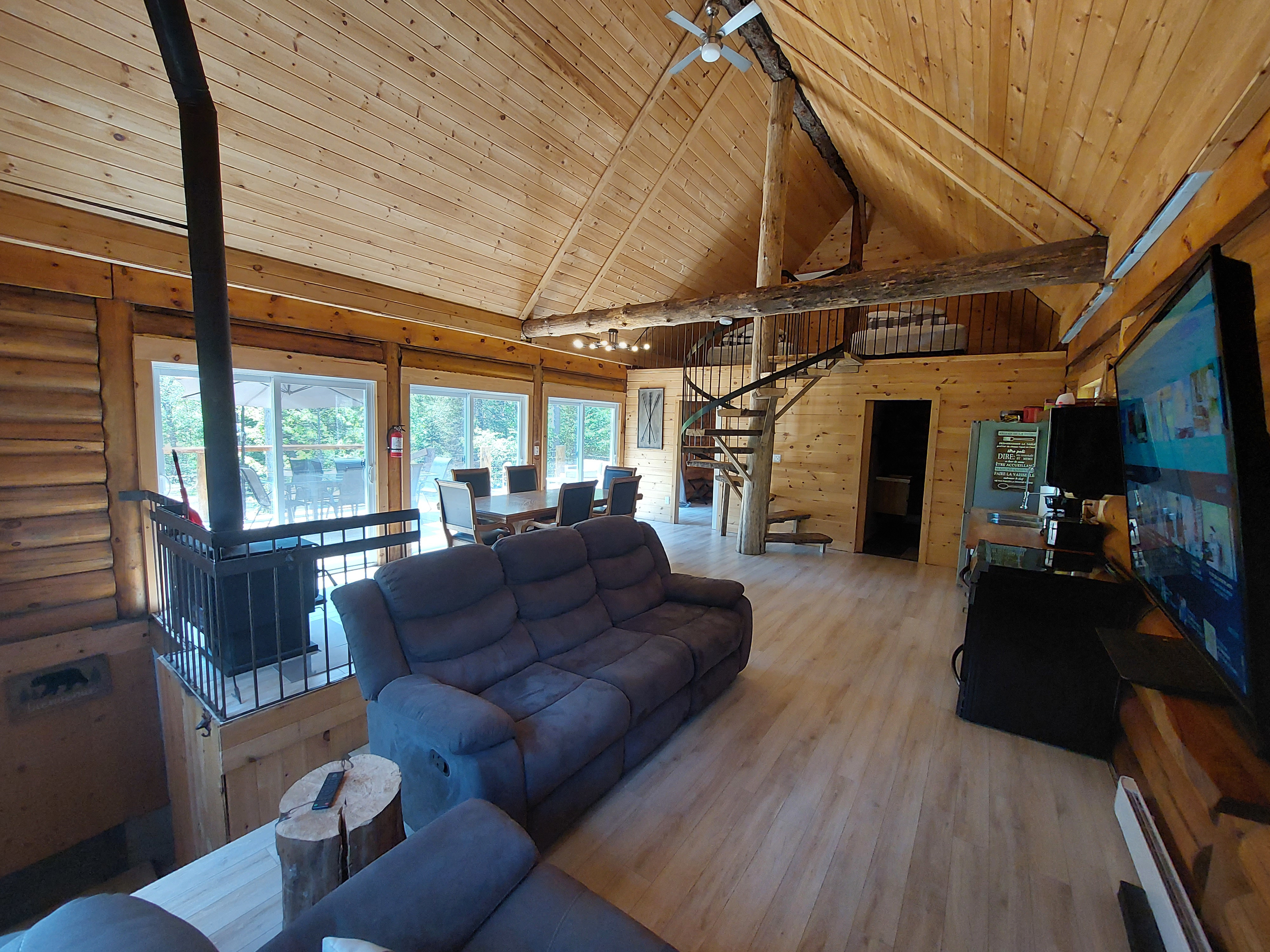 System.Collections.Generic.List`1[BluePillow.Application.SearchEngine.Dto.PhotoDto]?.ElementAt(3)?.Caption