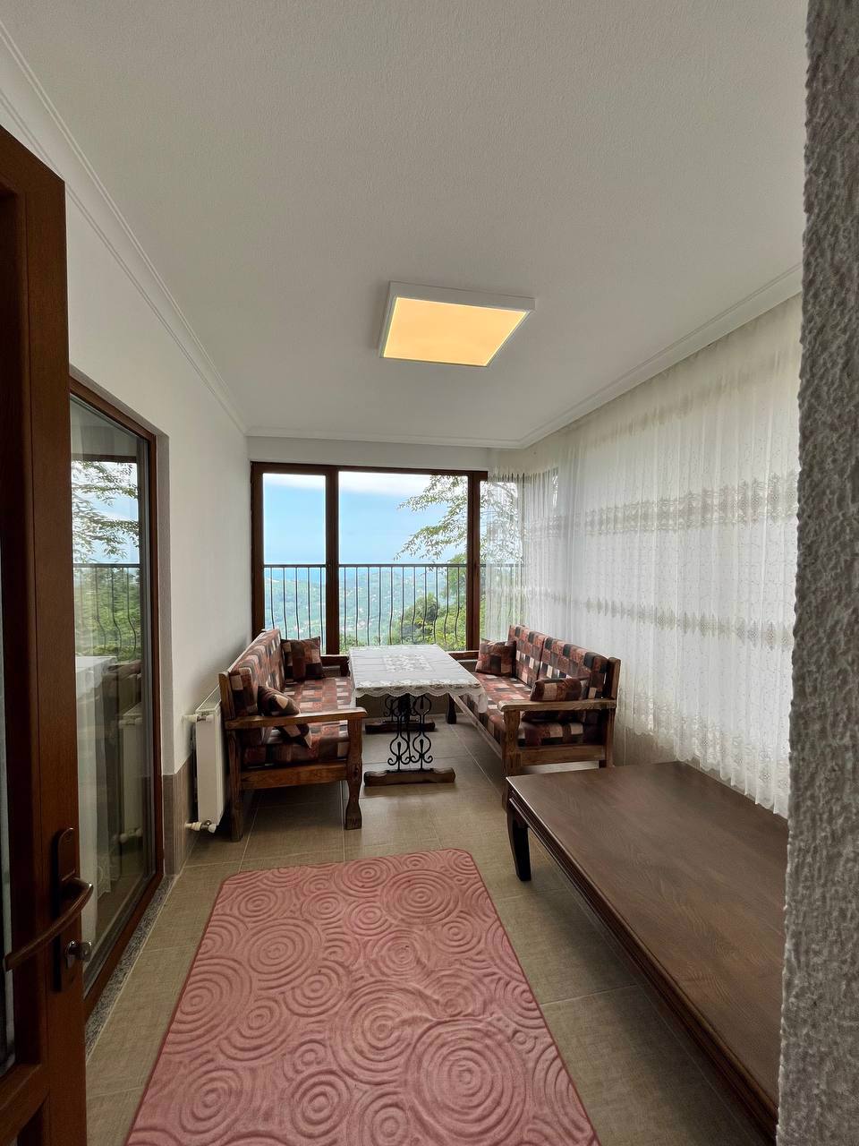 System.Collections.Generic.List`1[BluePillow.Application.SearchEngine.Dto.PhotoDto]?.ElementAt(1)?.Caption