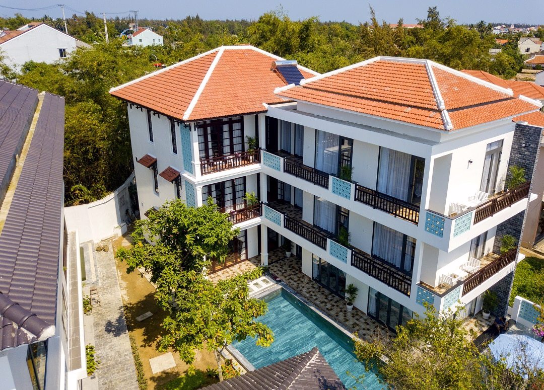 System.Collections.Generic.List`1[BluePillow.Application.SearchEngine.Dto.PhotoDto]?.ElementAt(2)?.Caption