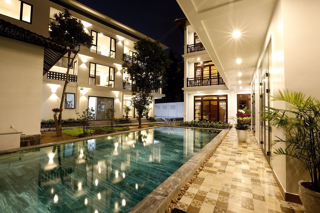 System.Collections.Generic.List`1[BluePillow.Application.SearchEngine.Dto.PhotoDto]?.ElementAt(1)?.Caption