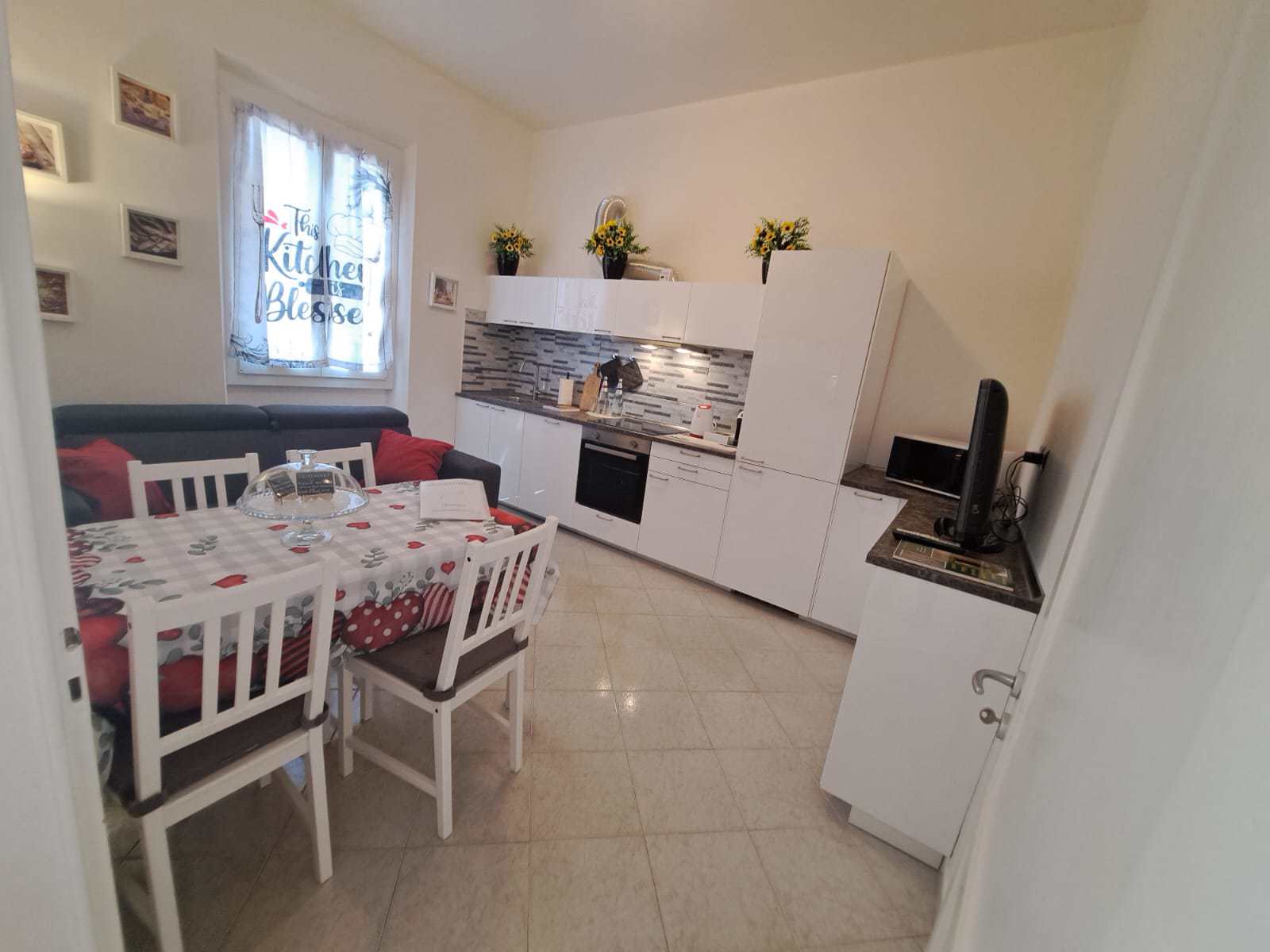 System.Collections.Generic.List`1[BluePillow.Application.SearchEngine.Dto.PhotoDto]?.ElementAt(0)?.Caption