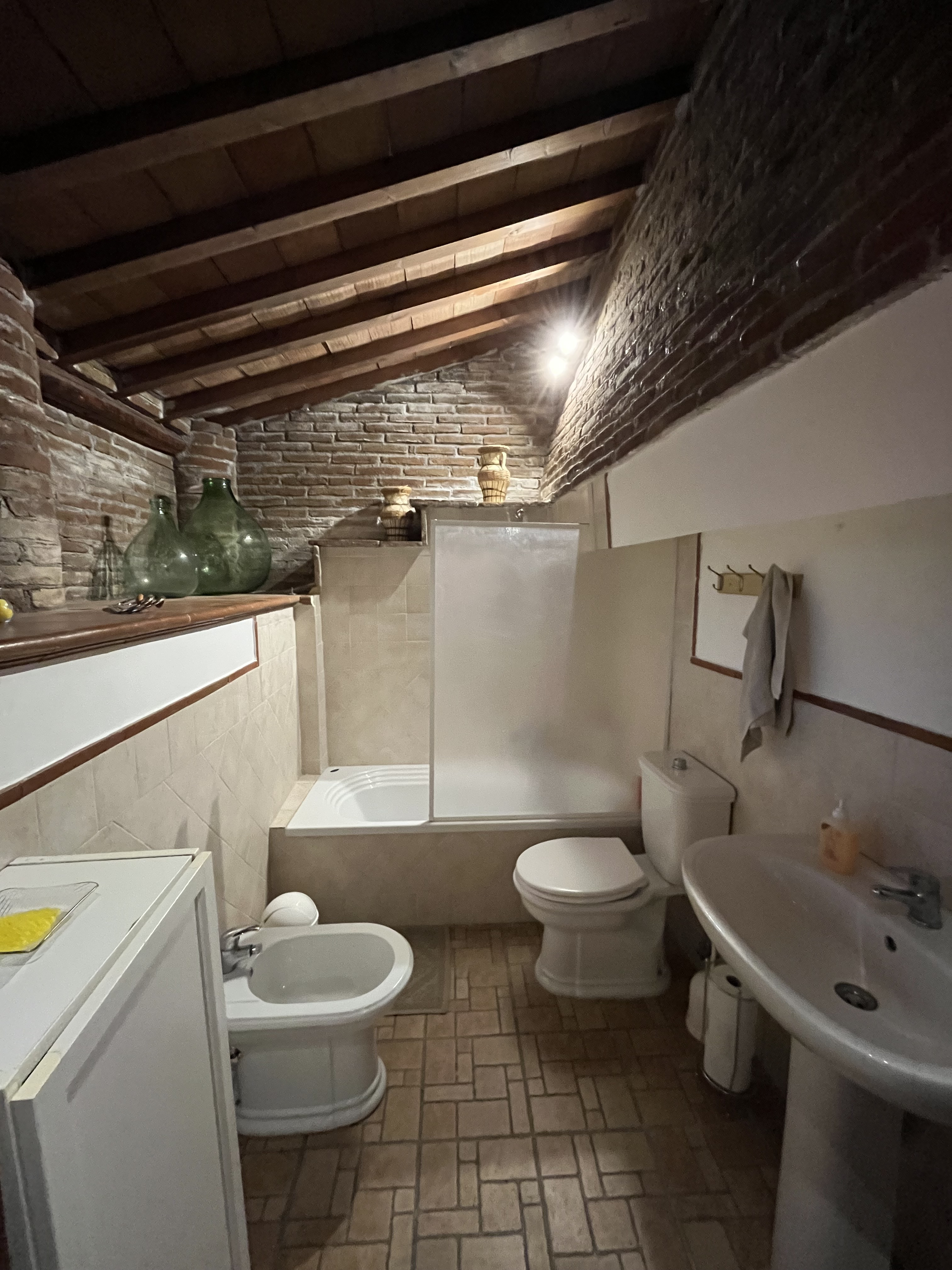 System.Collections.Generic.List`1[BluePillow.Application.SearchEngine.Dto.PhotoDto]?.ElementAt(3)?.Caption