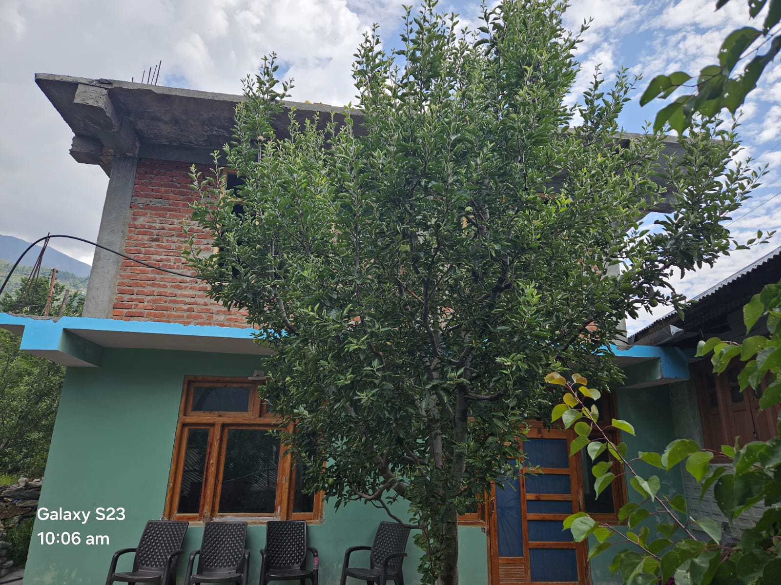 System.Collections.Generic.List`1[BluePillow.Application.SearchEngine.Dto.PhotoDto]?.ElementAt(0)?.Caption