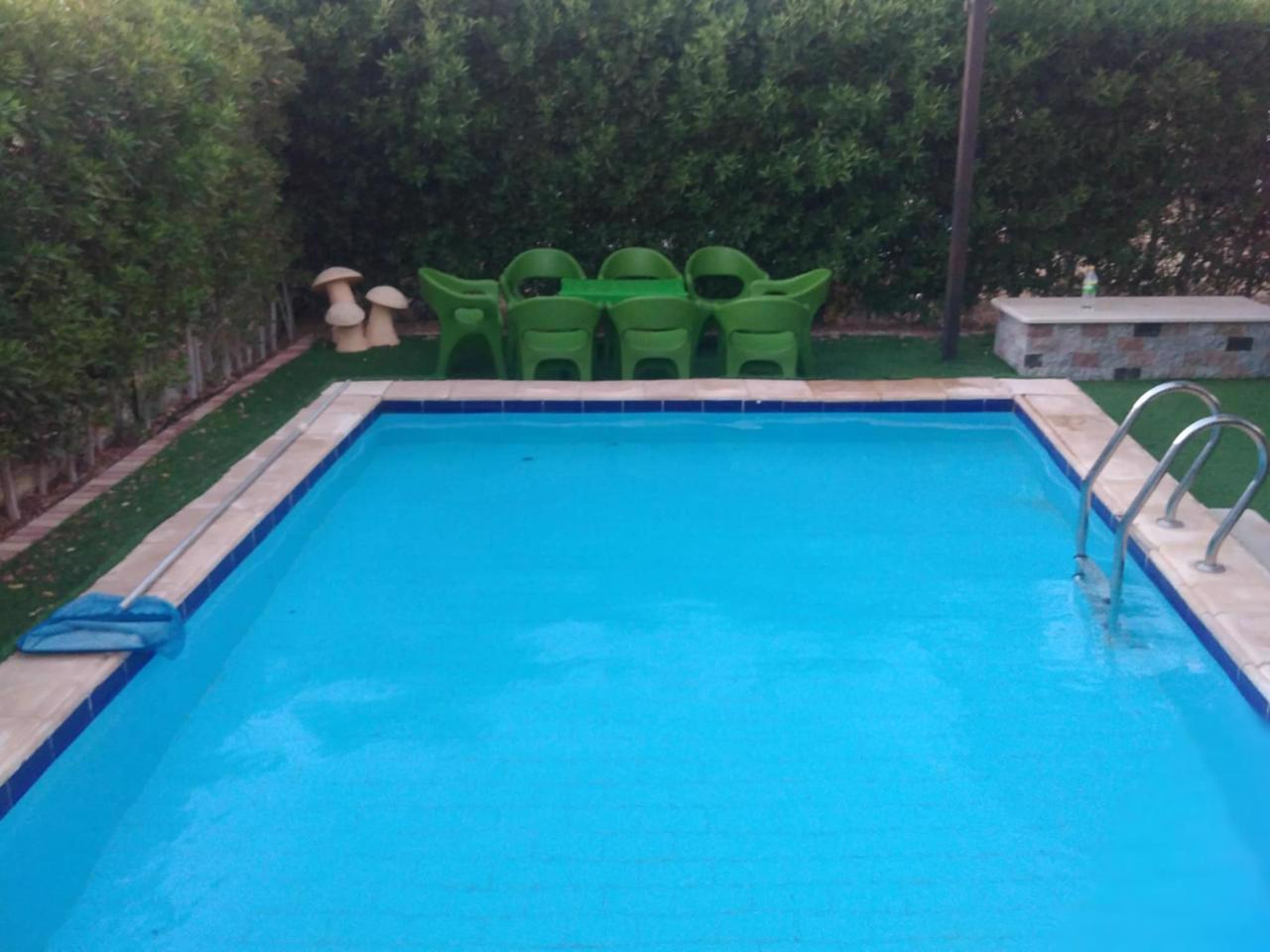 System.Collections.Generic.List`1[BluePillow.Application.SearchEngine.Dto.PhotoDto]?.ElementAt(1)?.Caption