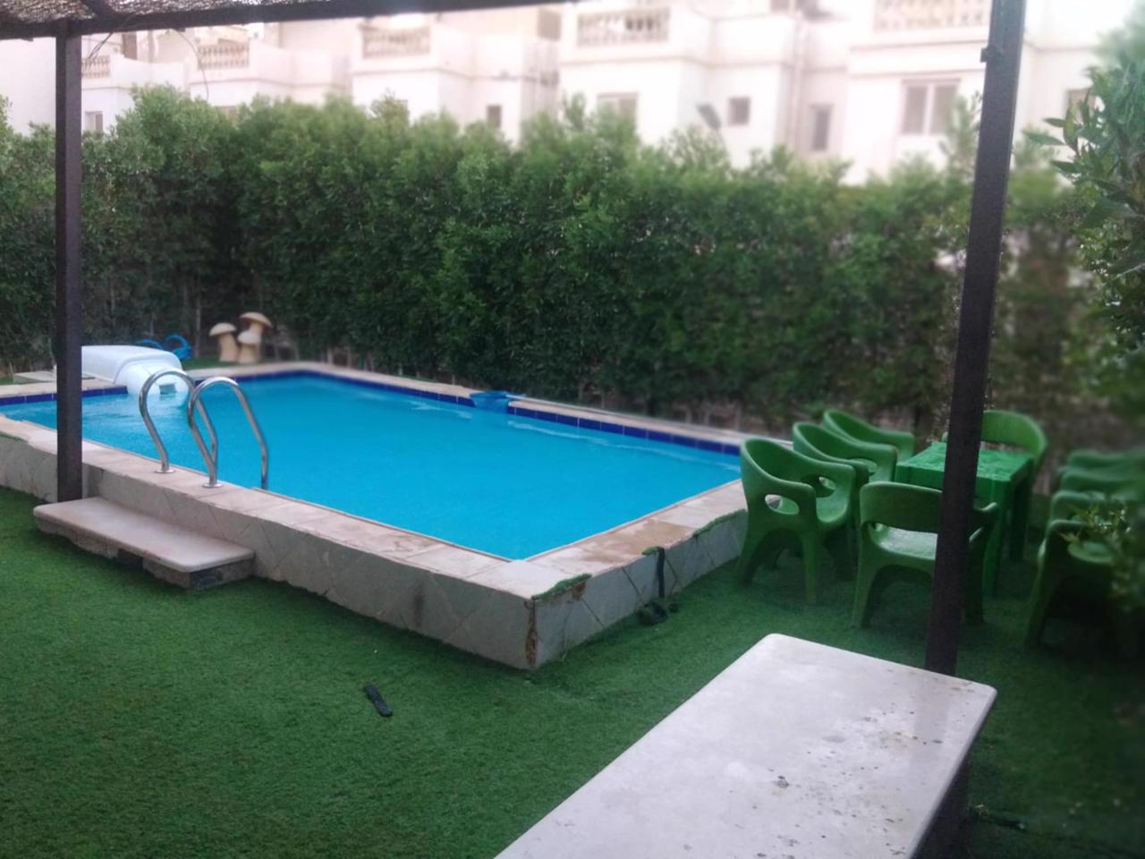 System.Collections.Generic.List`1[BluePillow.Application.SearchEngine.Dto.PhotoDto]?.ElementAt(2)?.Caption