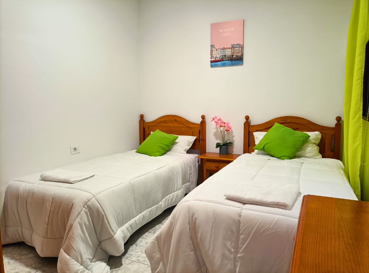 System.Collections.Generic.List`1[BluePillow.Application.SearchEngine.Dto.PhotoDto]?.ElementAt(2)?.Caption