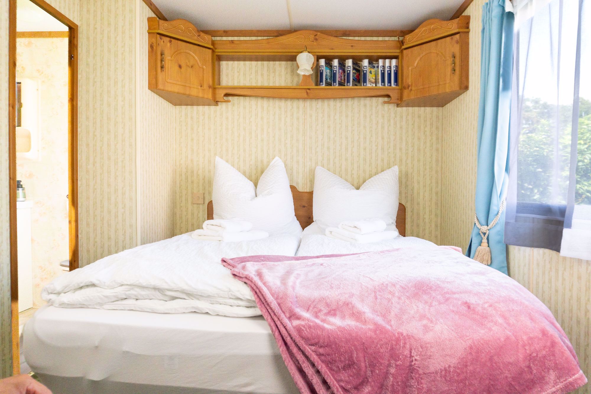 System.Collections.Generic.List`1[BluePillow.Application.SearchEngine.Dto.PhotoDto]?.ElementAt(1)?.Caption