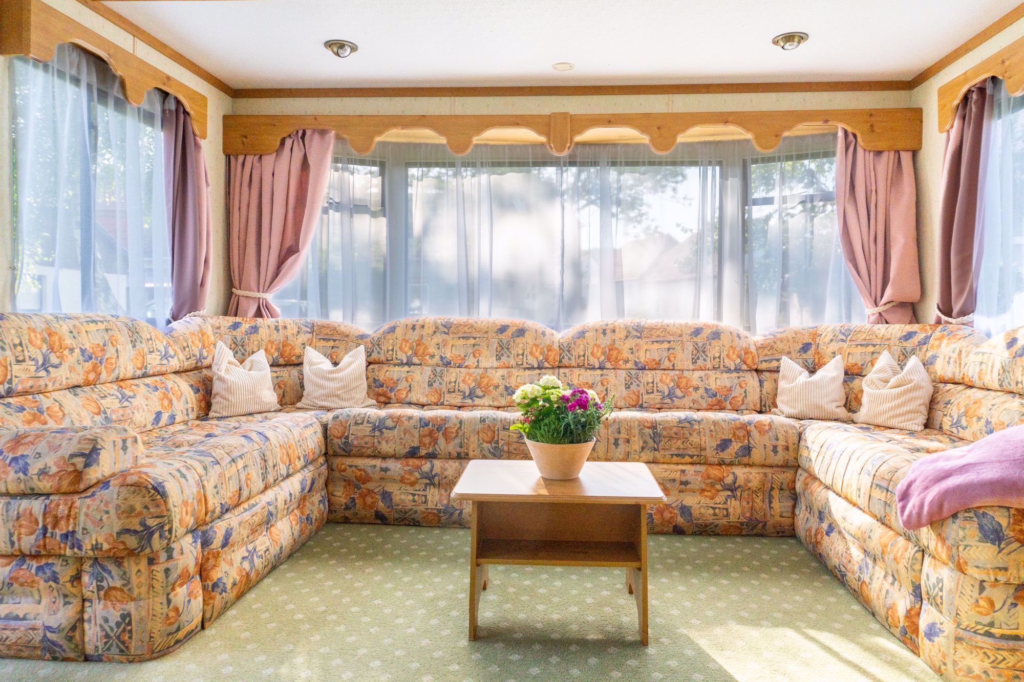 System.Collections.Generic.List`1[BluePillow.Application.SearchEngine.Dto.PhotoDto]?.ElementAt(2)?.Caption