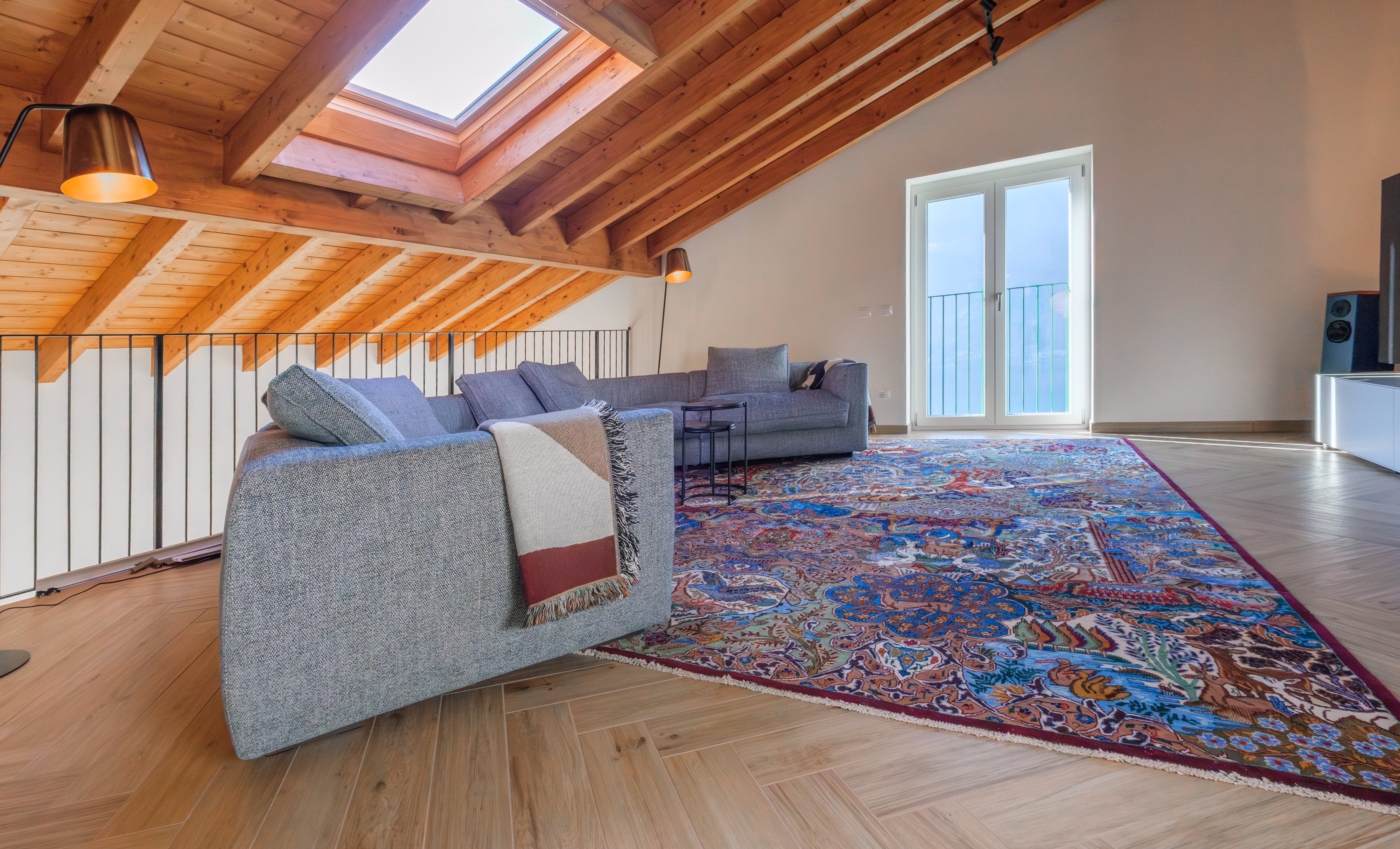 System.Collections.Generic.List`1[BluePillow.Application.SearchEngine.Dto.PhotoDto]?.ElementAt(3)?.Caption