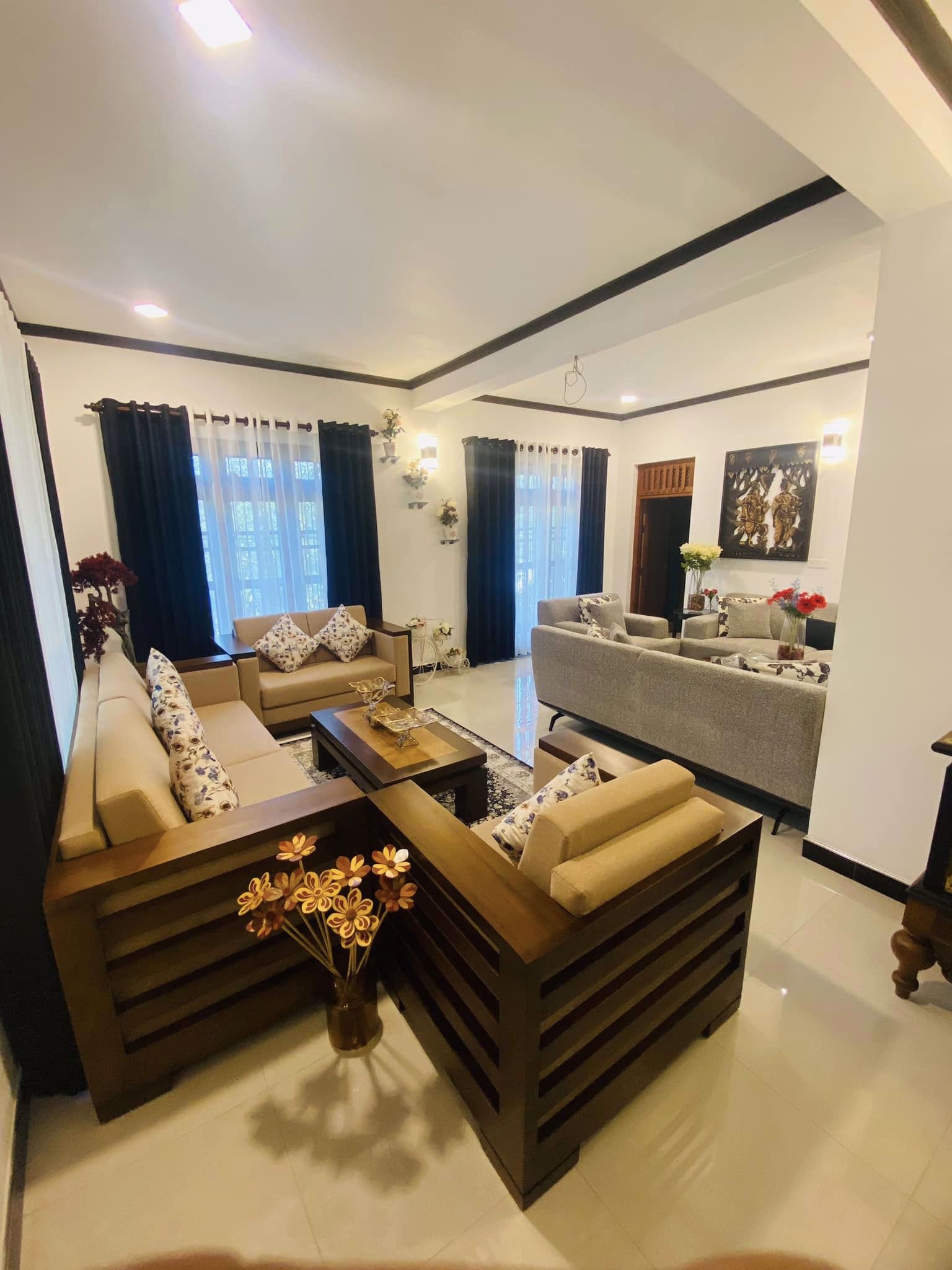 System.Collections.Generic.List`1[BluePillow.Application.SearchEngine.Dto.PhotoDto]?.ElementAt(1)?.Caption