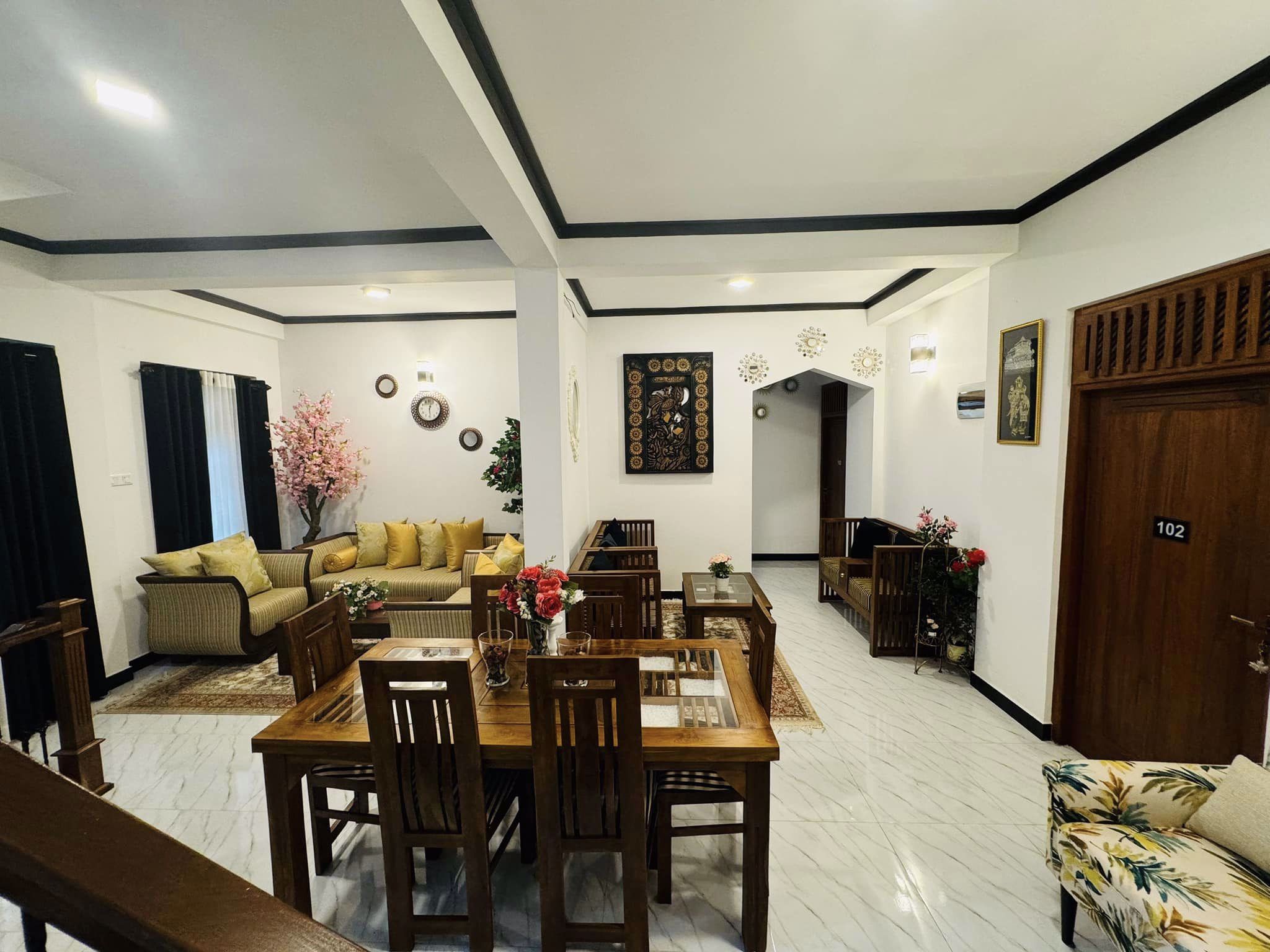 System.Collections.Generic.List`1[BluePillow.Application.SearchEngine.Dto.PhotoDto]?.ElementAt(2)?.Caption