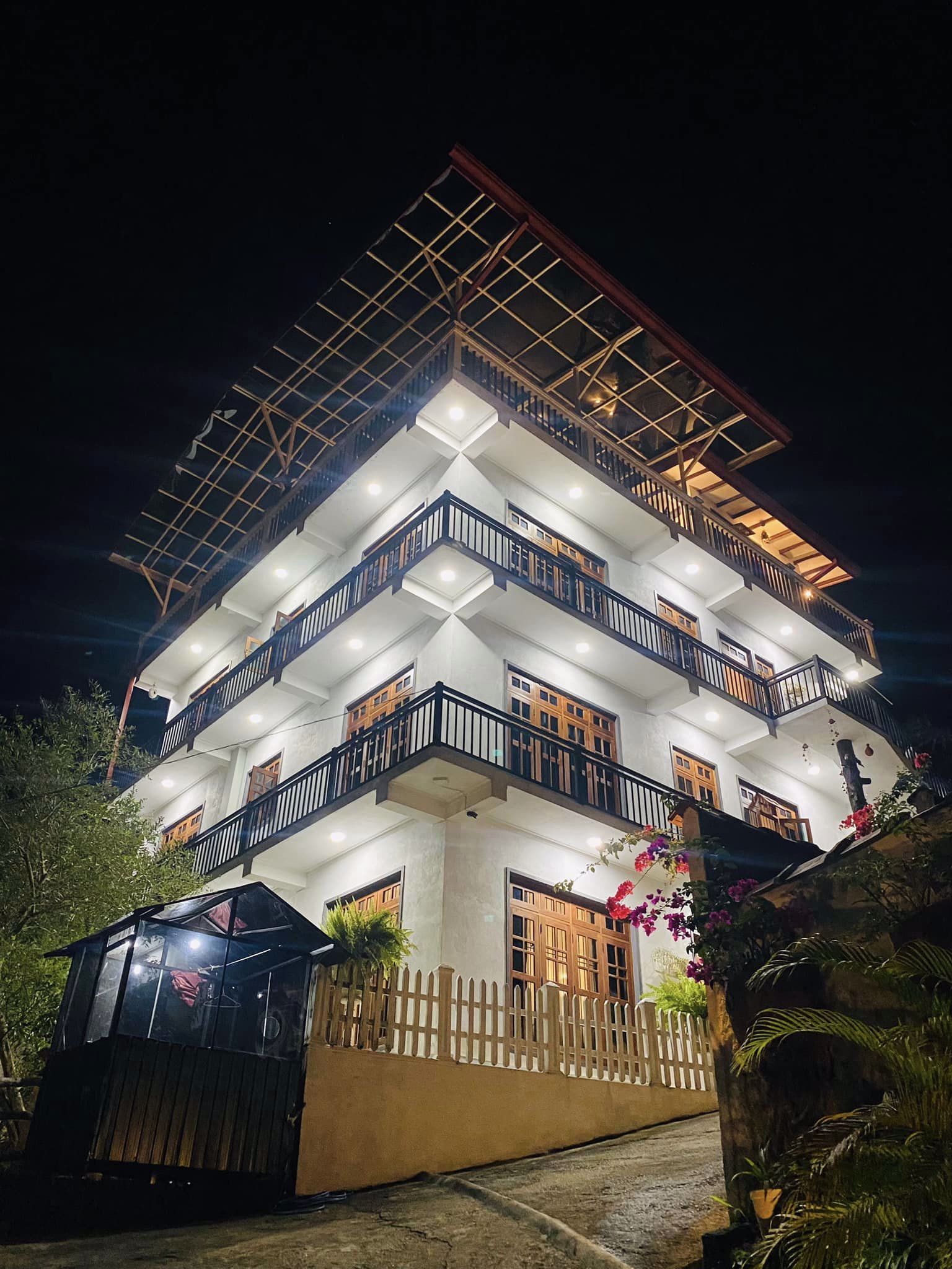 System.Collections.Generic.List`1[BluePillow.Application.SearchEngine.Dto.PhotoDto]?.ElementAt(0)?.Caption