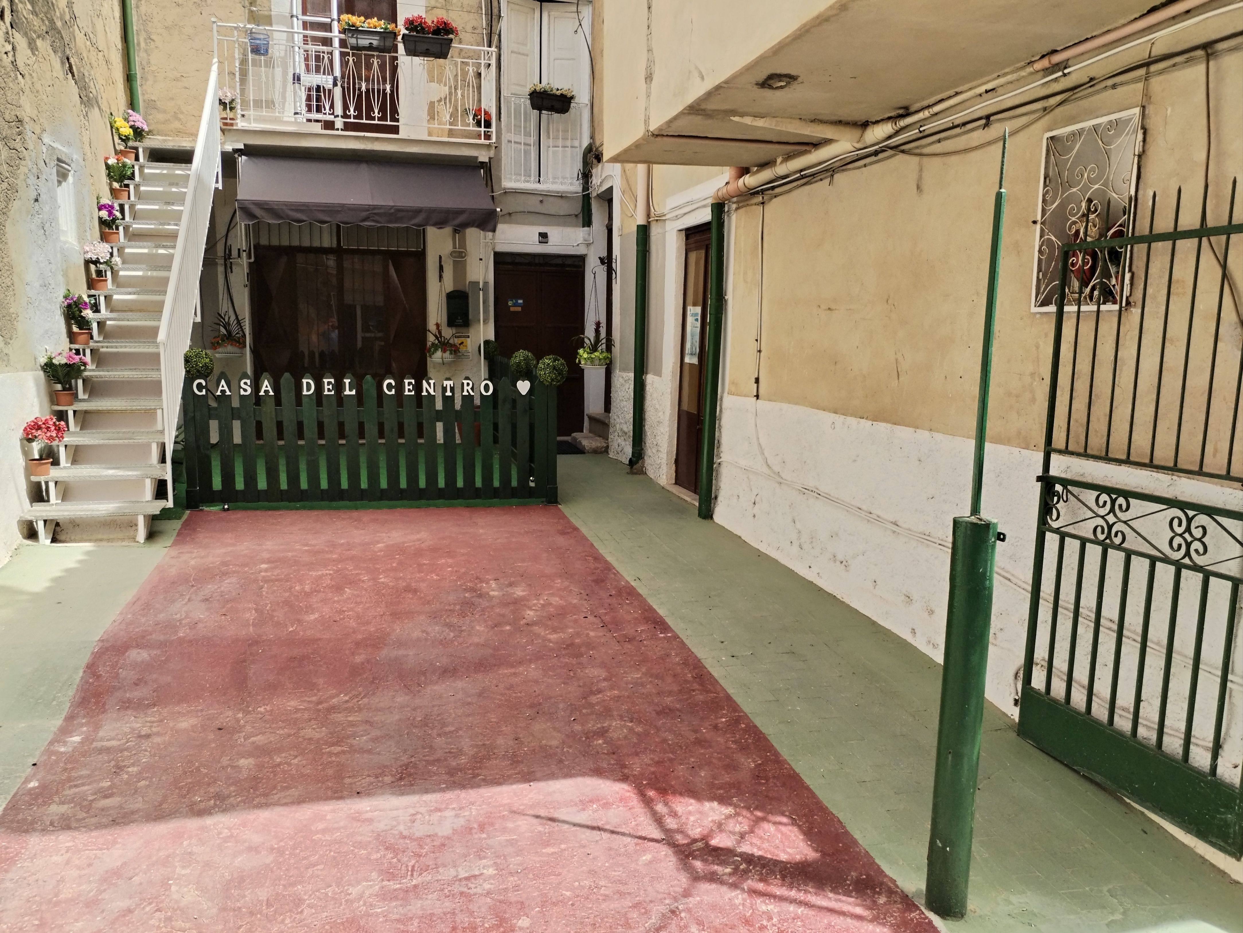 System.Collections.Generic.List`1[BluePillow.Application.SearchEngine.Dto.PhotoDto]?.ElementAt(1)?.Caption