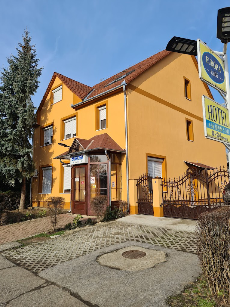 System.Collections.Generic.List`1[BluePillow.Application.SearchEngine.Dto.PhotoDto]?.ElementAt(0)?.Caption