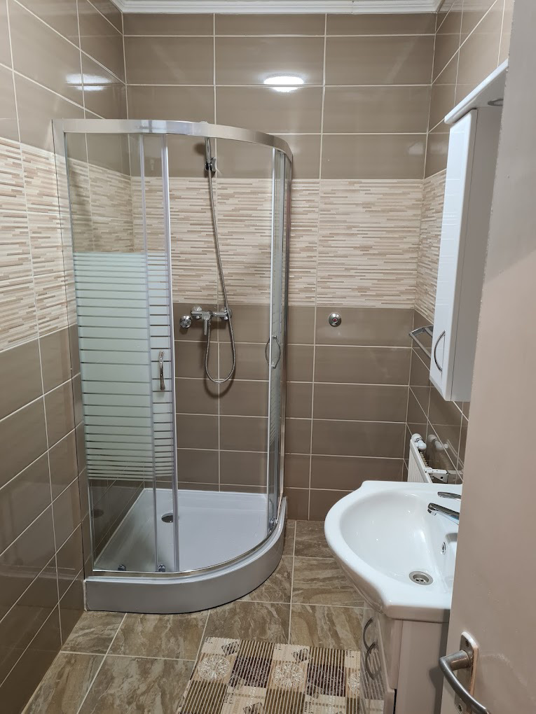 System.Collections.Generic.List`1[BluePillow.Application.SearchEngine.Dto.PhotoDto]?.ElementAt(3)?.Caption