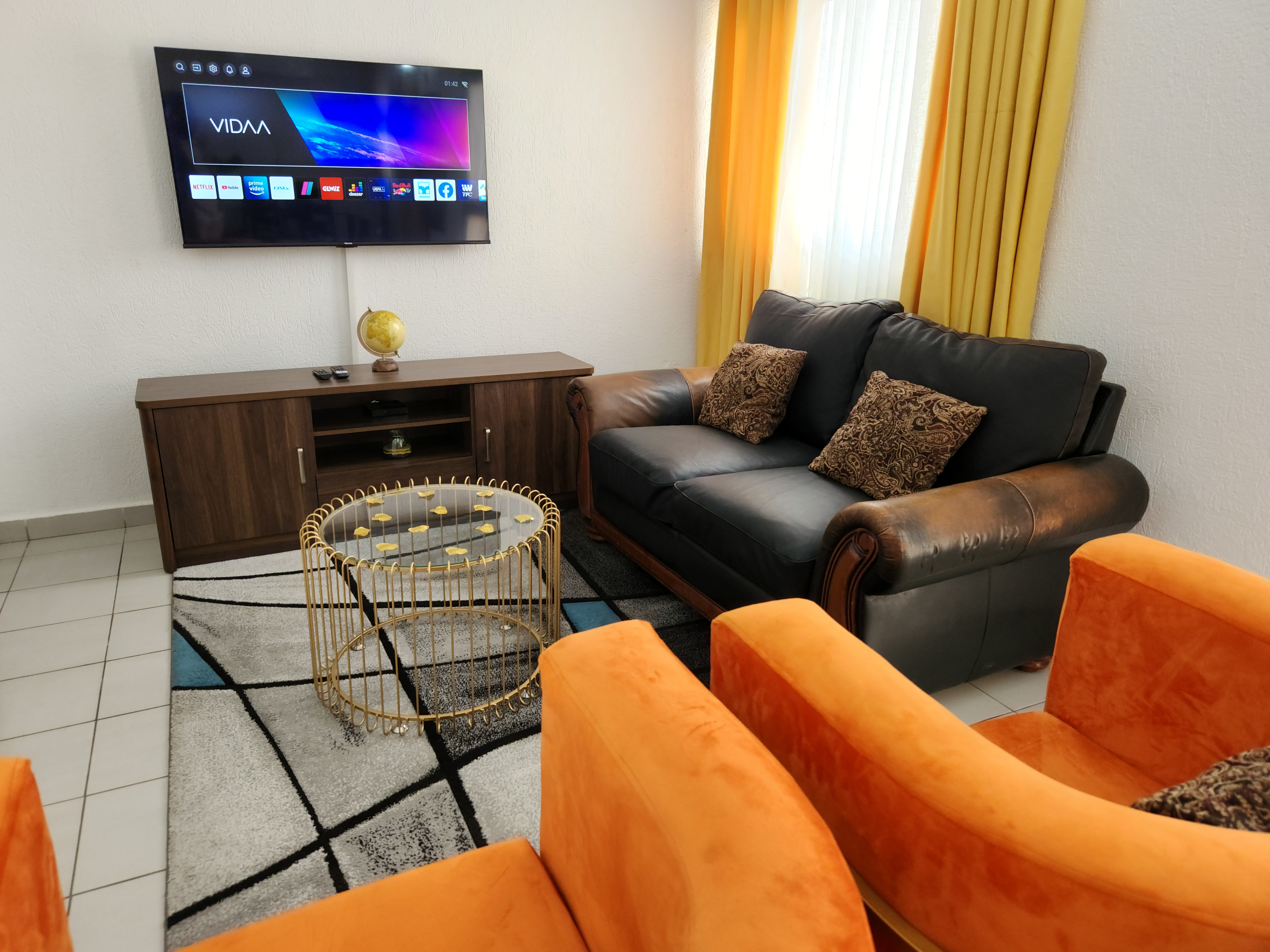 System.Collections.Generic.List`1[BluePillow.Application.SearchEngine.Dto.PhotoDto]?.ElementAt(0)?.Caption