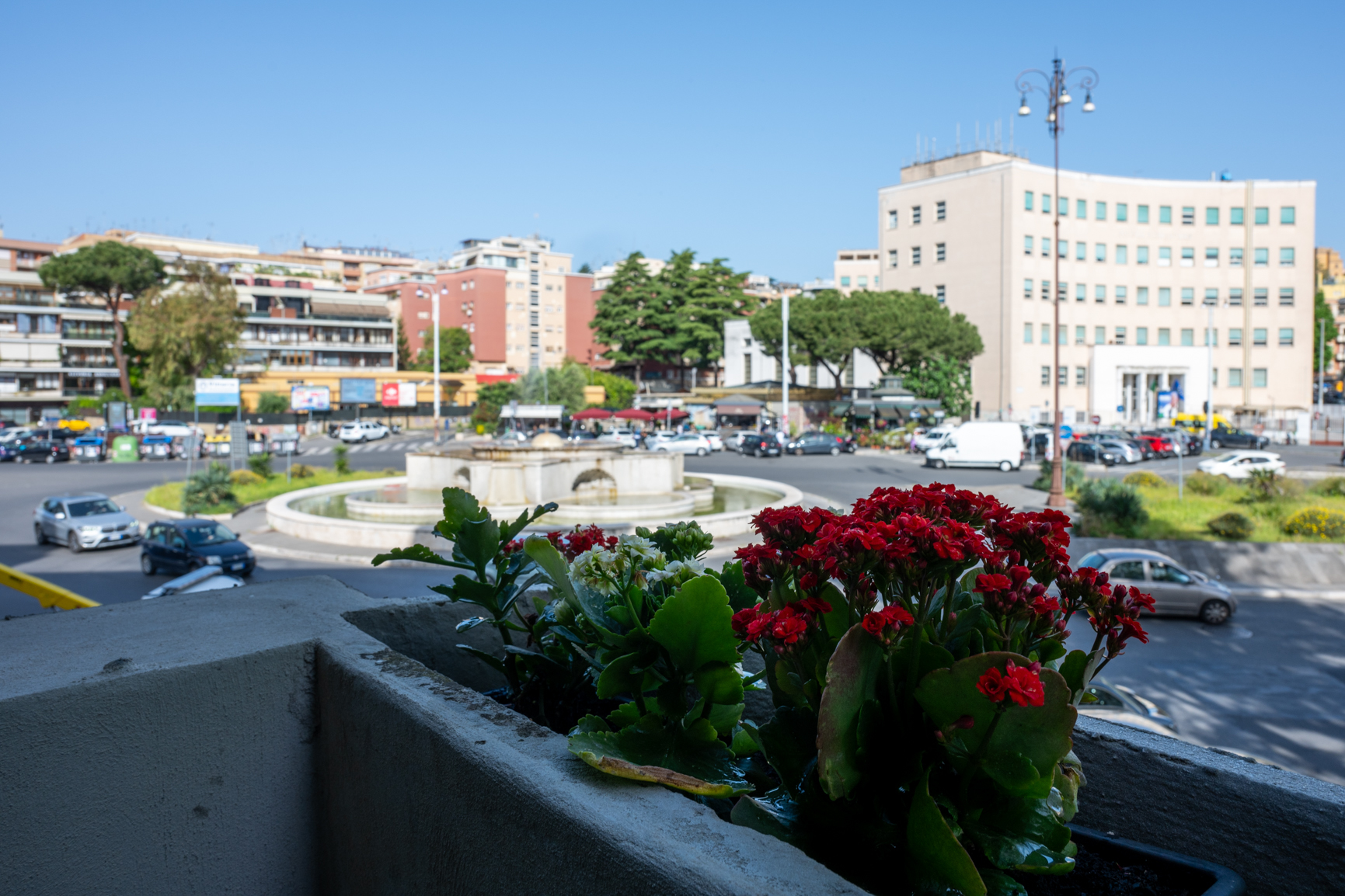 System.Collections.Generic.List`1[BluePillow.Application.SearchEngine.Dto.PhotoDto]?.ElementAt(3)?.Caption