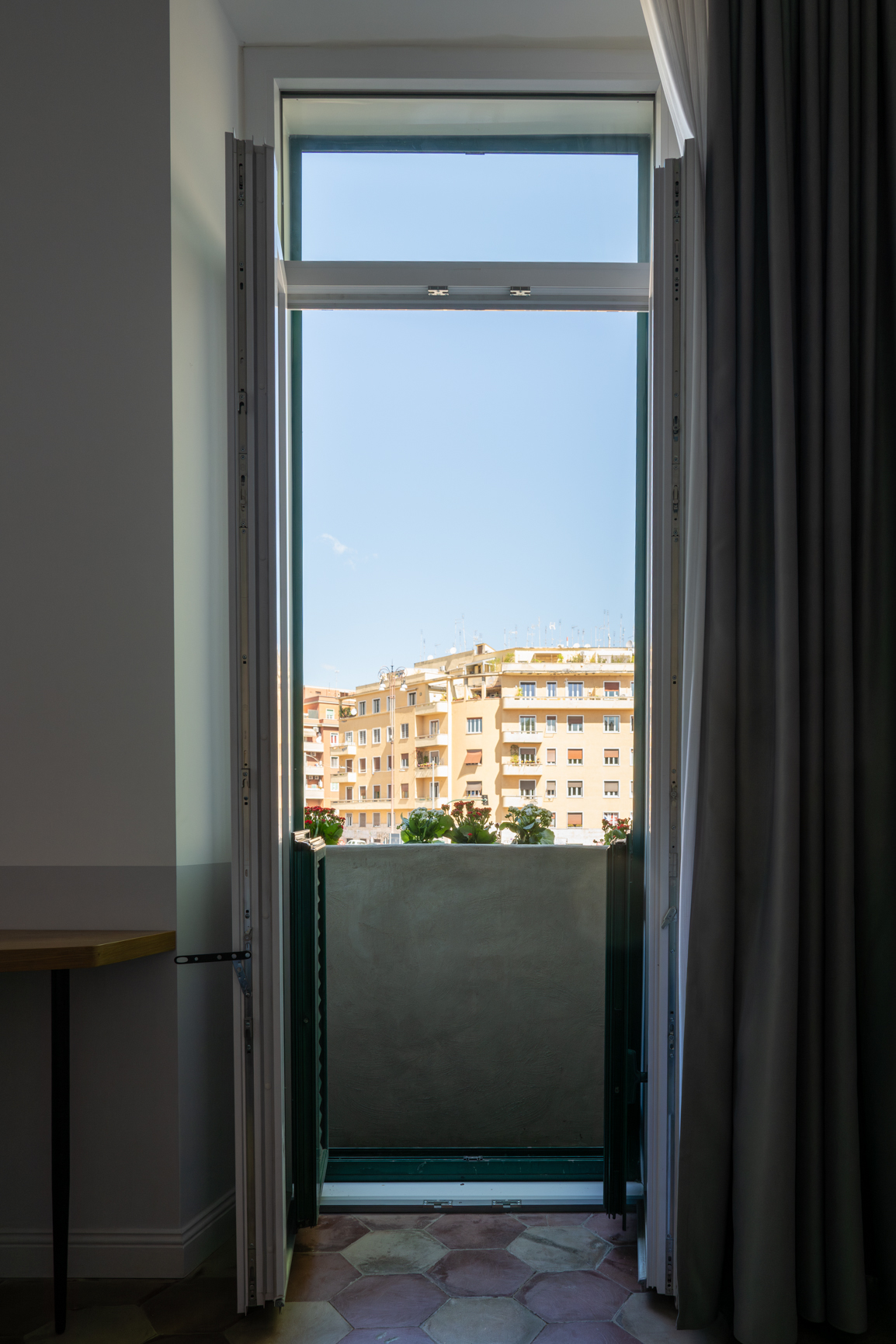 System.Collections.Generic.List`1[BluePillow.Application.SearchEngine.Dto.PhotoDto]?.ElementAt(2)?.Caption