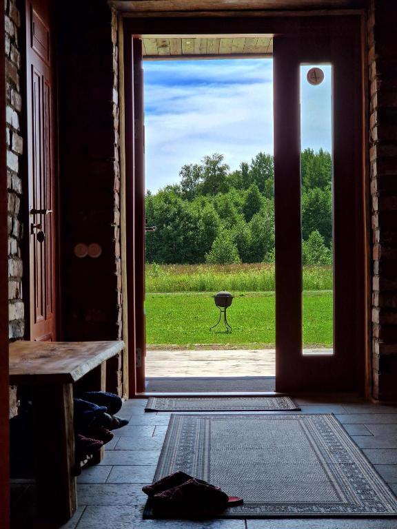 System.Collections.Generic.List`1[BluePillow.Application.SearchEngine.Dto.PhotoDto]?.ElementAt(2)?.Caption