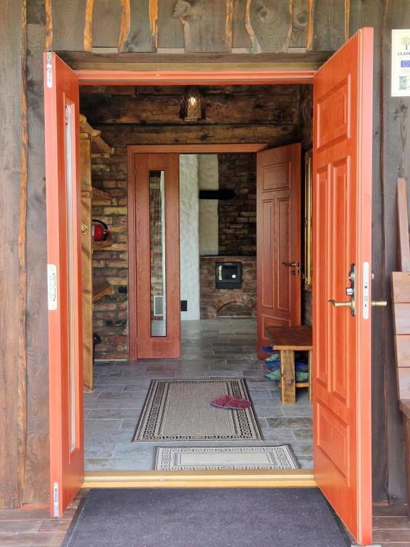 System.Collections.Generic.List`1[BluePillow.Application.SearchEngine.Dto.PhotoDto]?.ElementAt(3)?.Caption