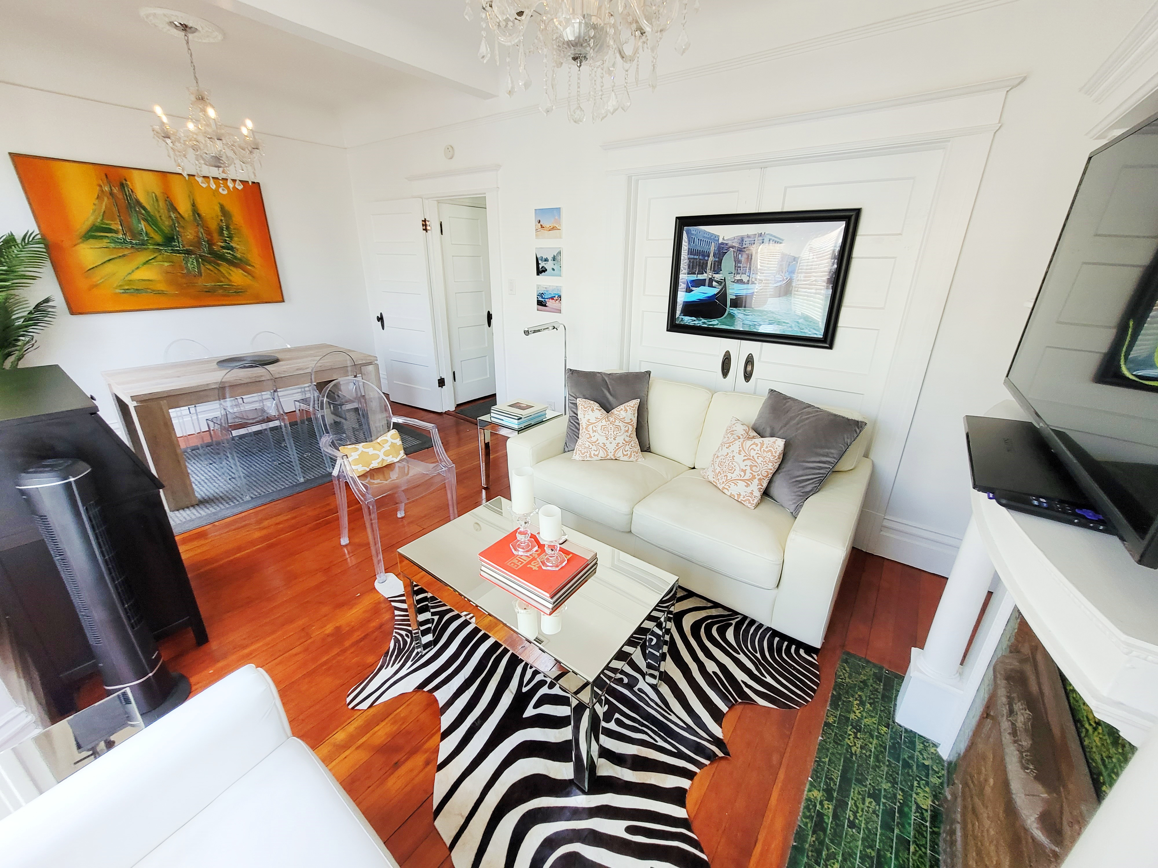 System.Collections.Generic.List`1[BluePillow.Application.SearchEngine.Dto.PhotoDto]?.ElementAt(1)?.Caption