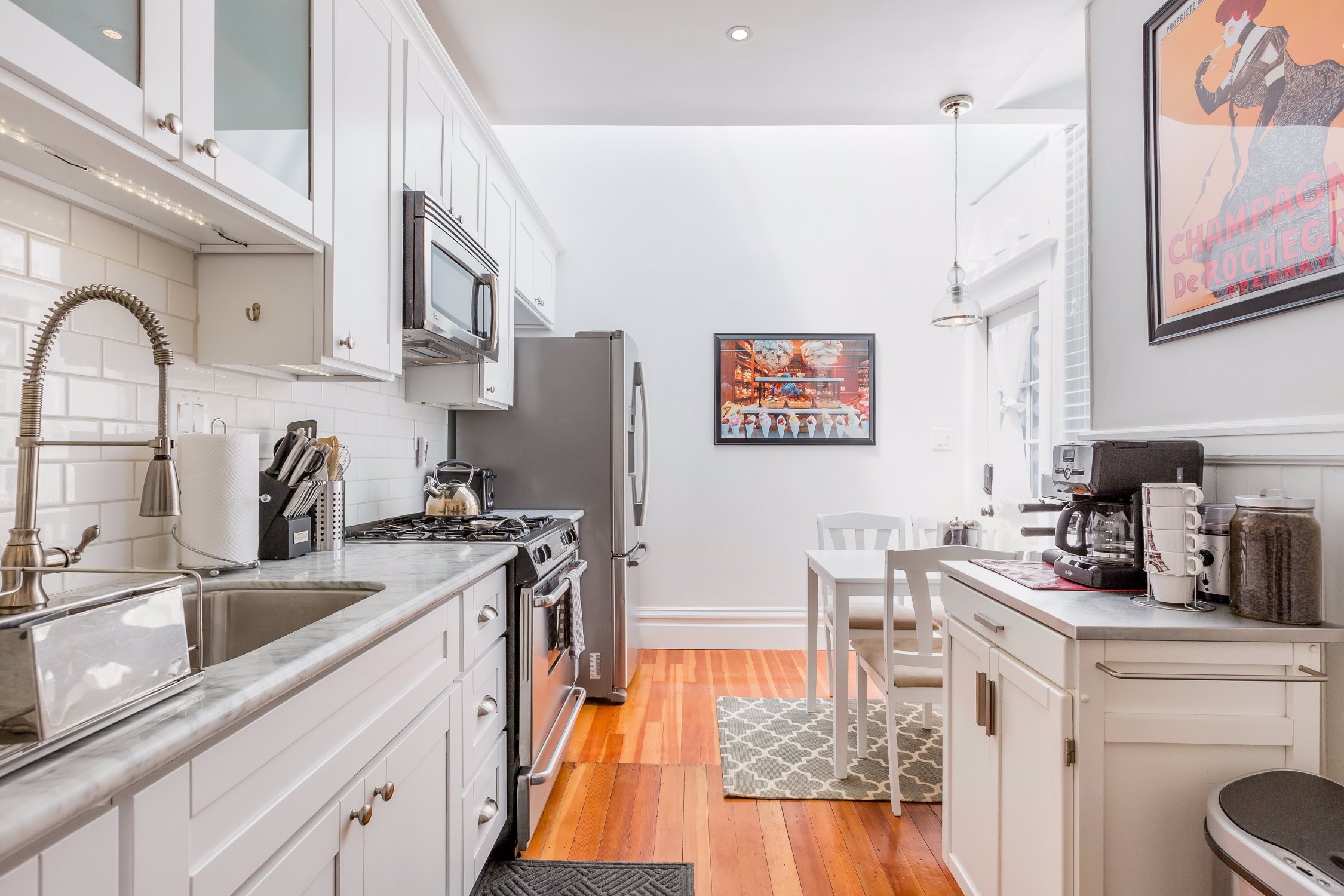 System.Collections.Generic.List`1[BluePillow.Application.SearchEngine.Dto.PhotoDto]?.ElementAt(3)?.Caption