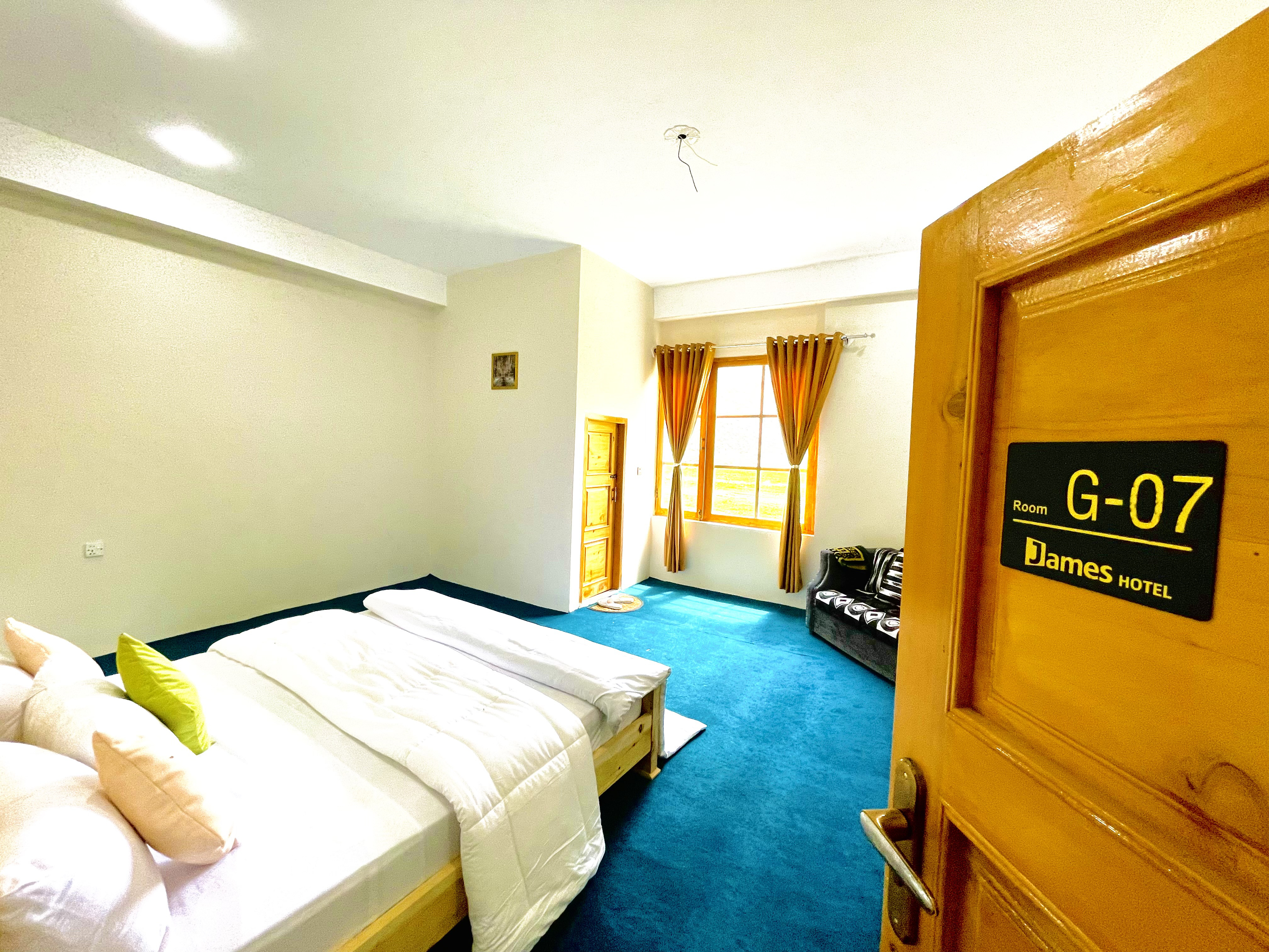 System.Collections.Generic.List`1[BluePillow.Application.SearchEngine.Dto.PhotoDto]?.ElementAt(1)?.Caption